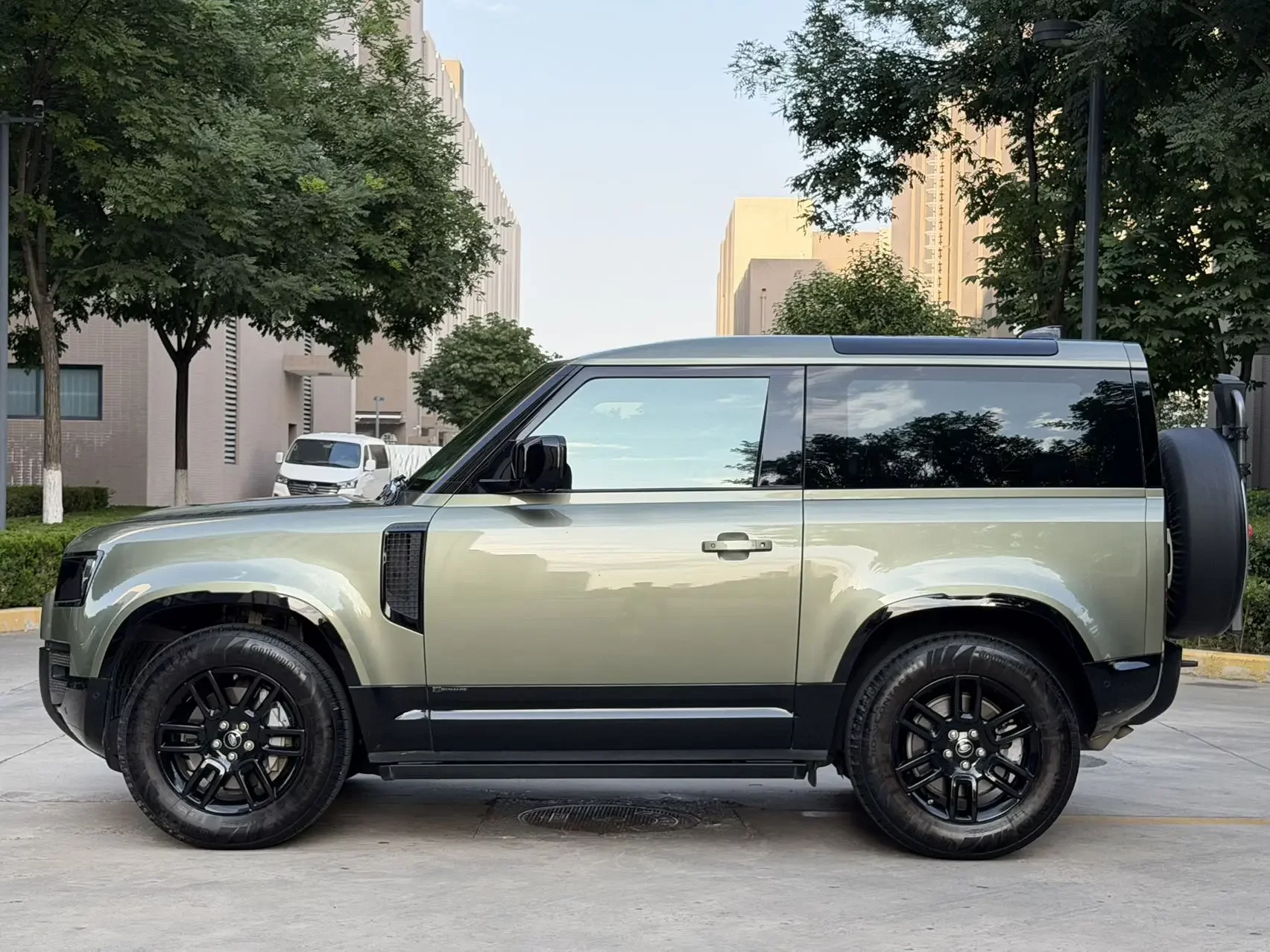 Land Rover guard