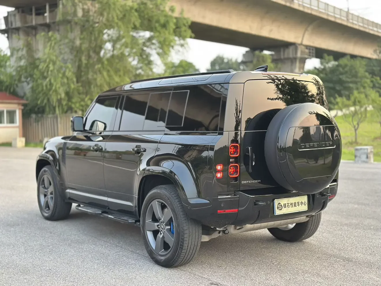 Land Rover guard
