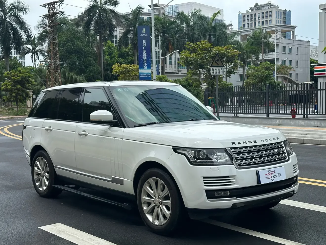Land Rover range rover