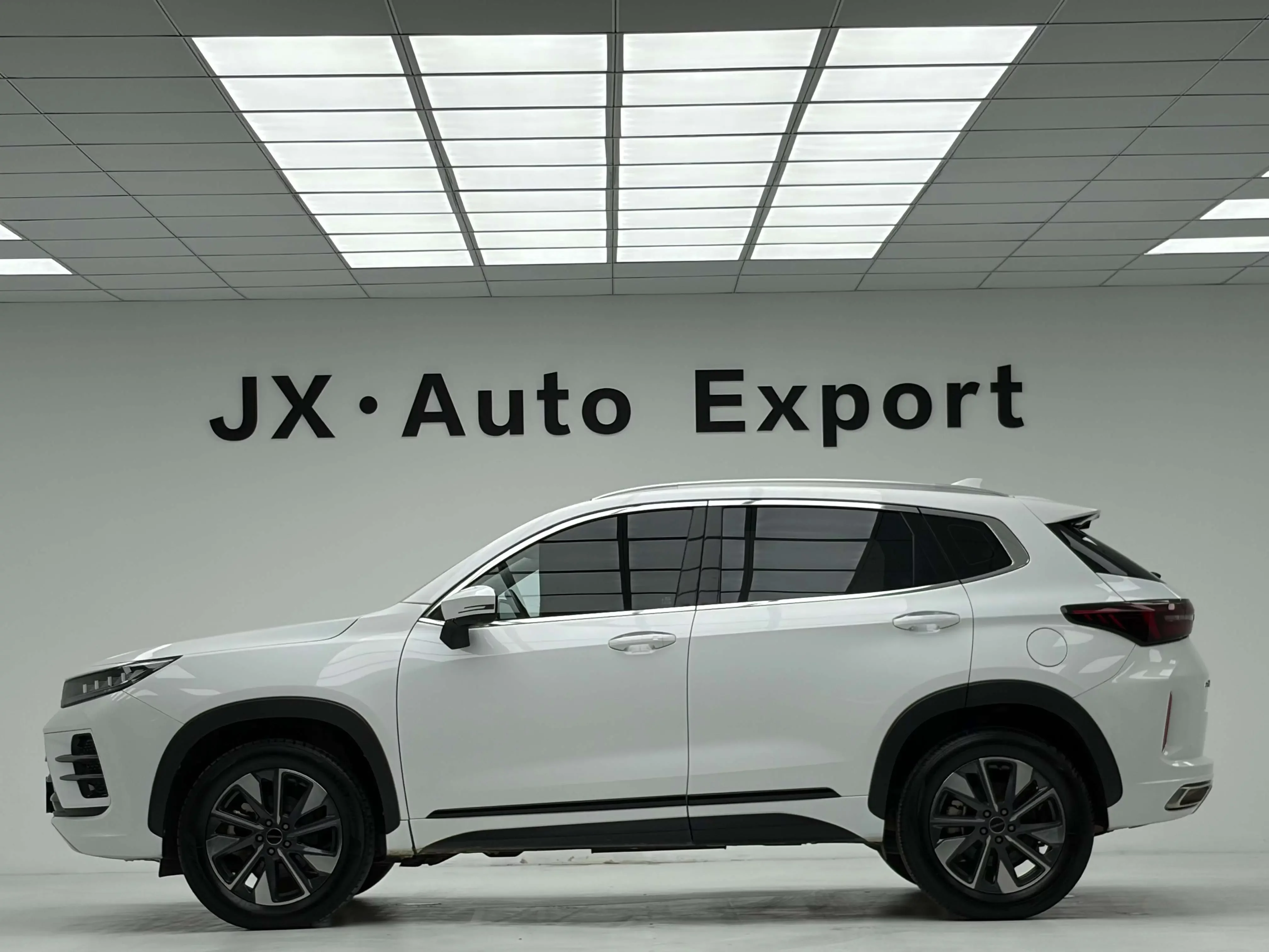 Exeed LX