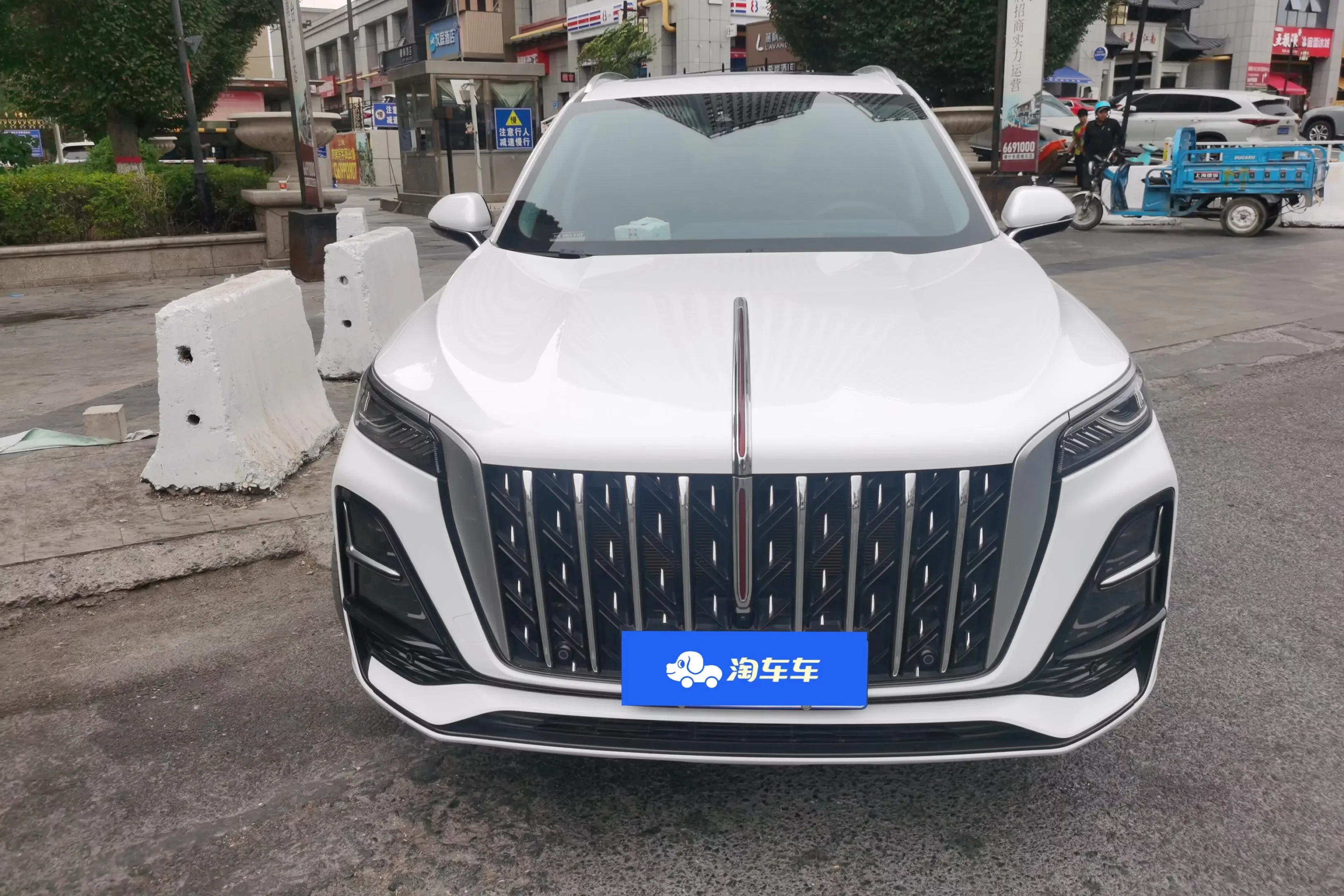 Hongqi HS5