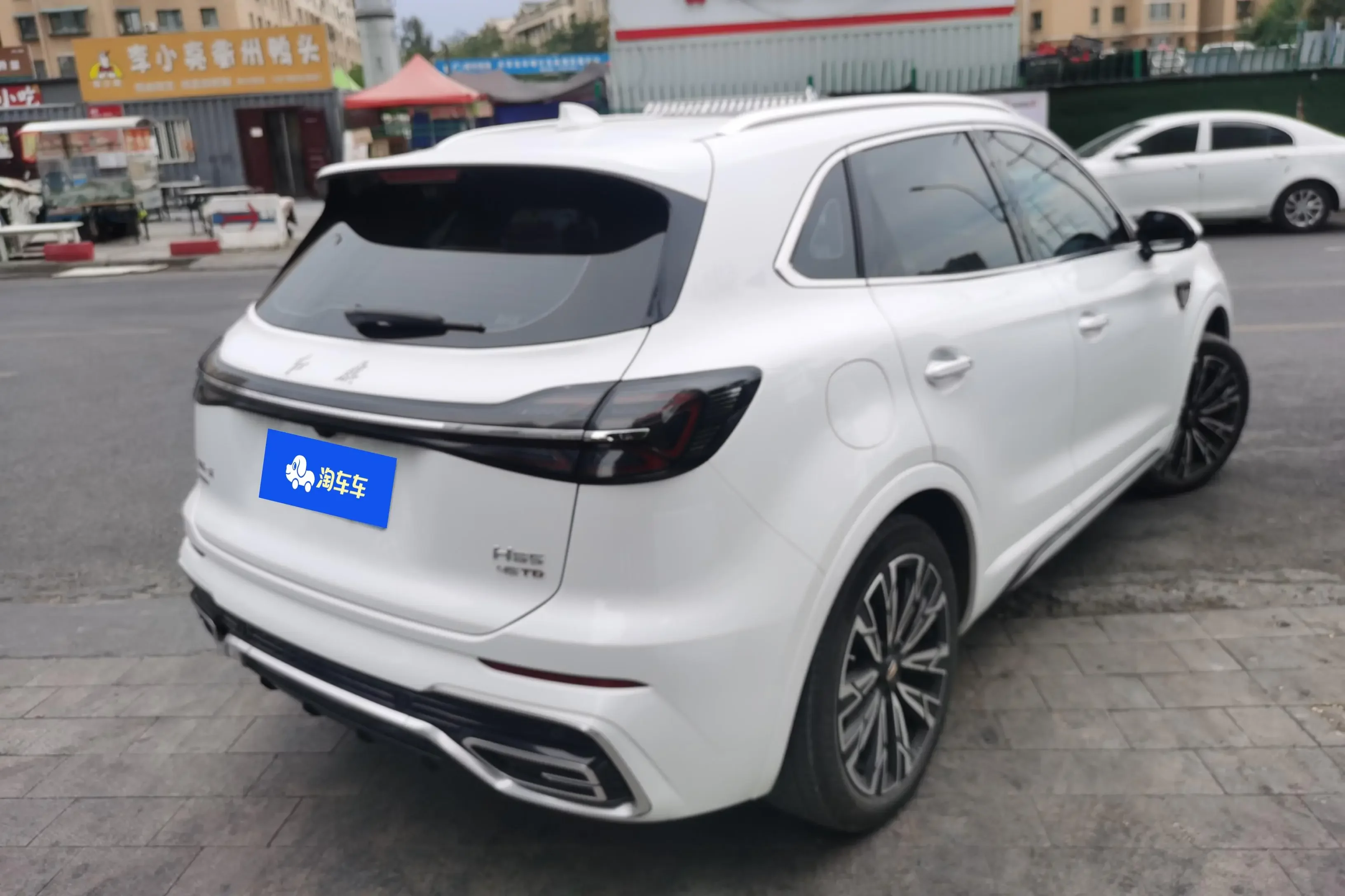 Hongqi HS5