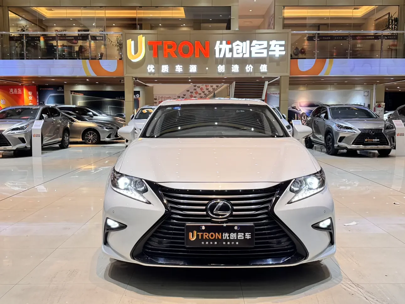 Lexus ES