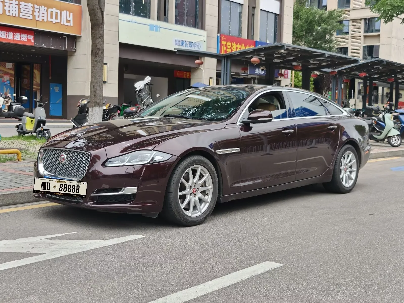 Jaguar XJ