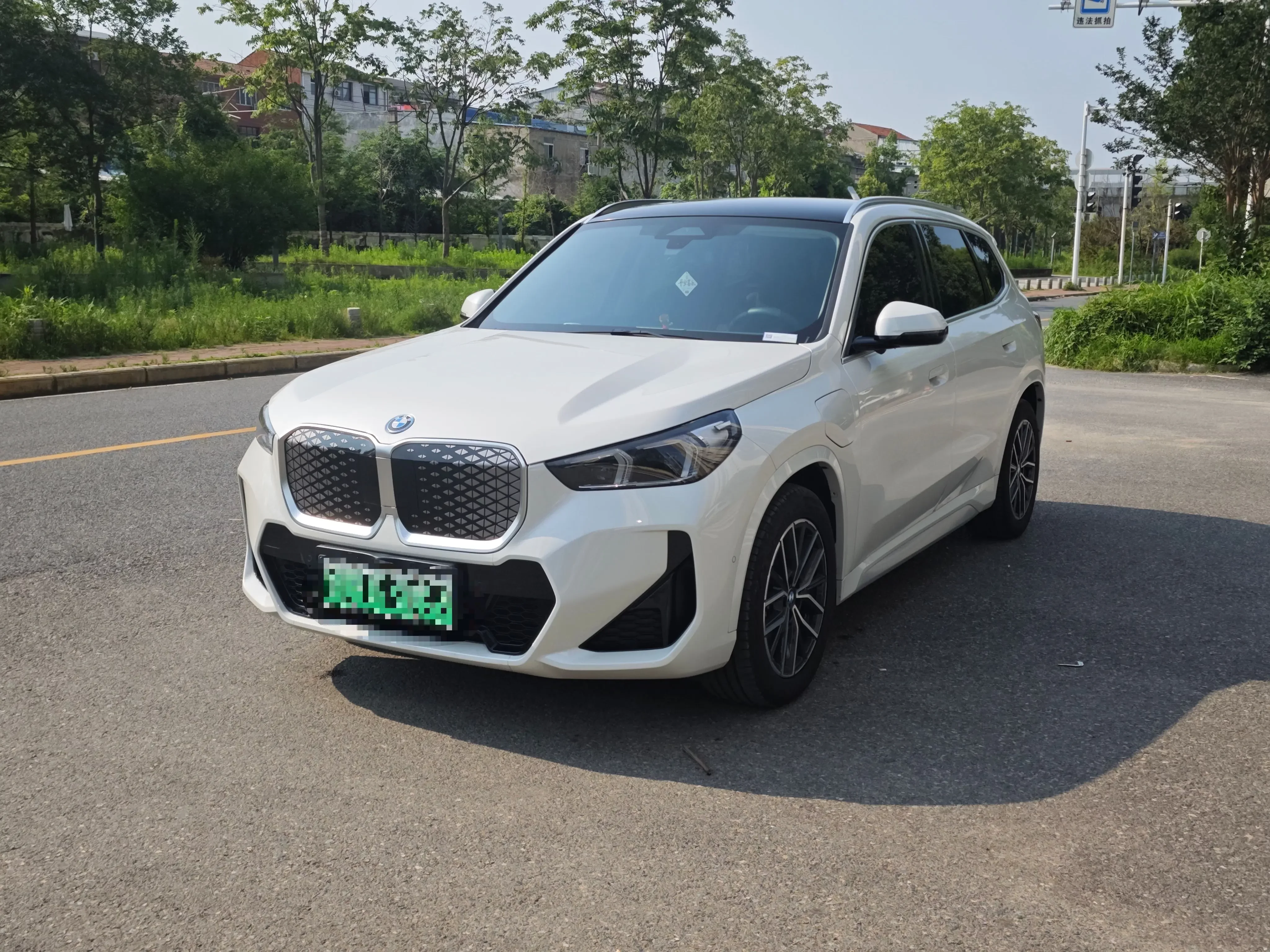 BMW iX1