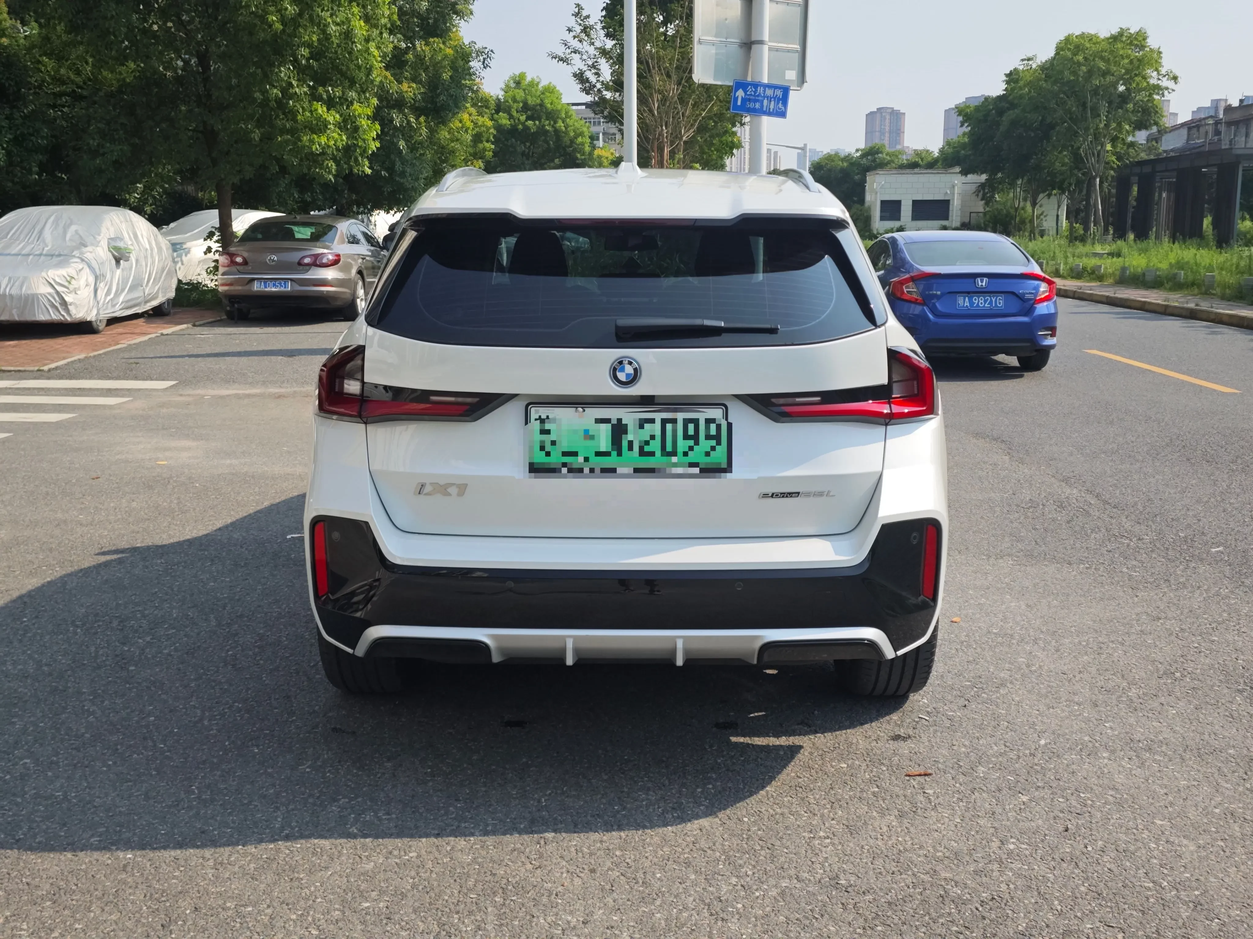 BMW iX1