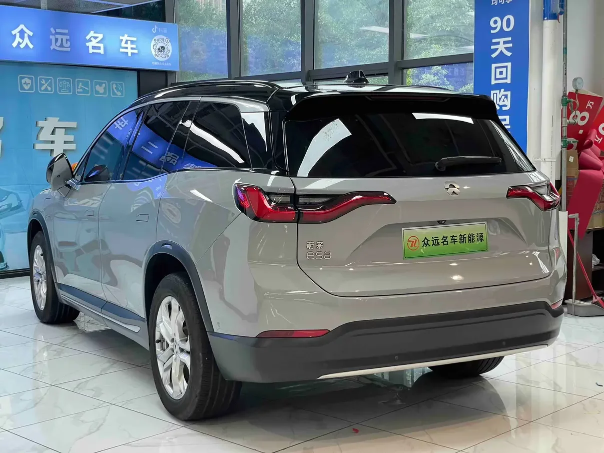 NIO ES8