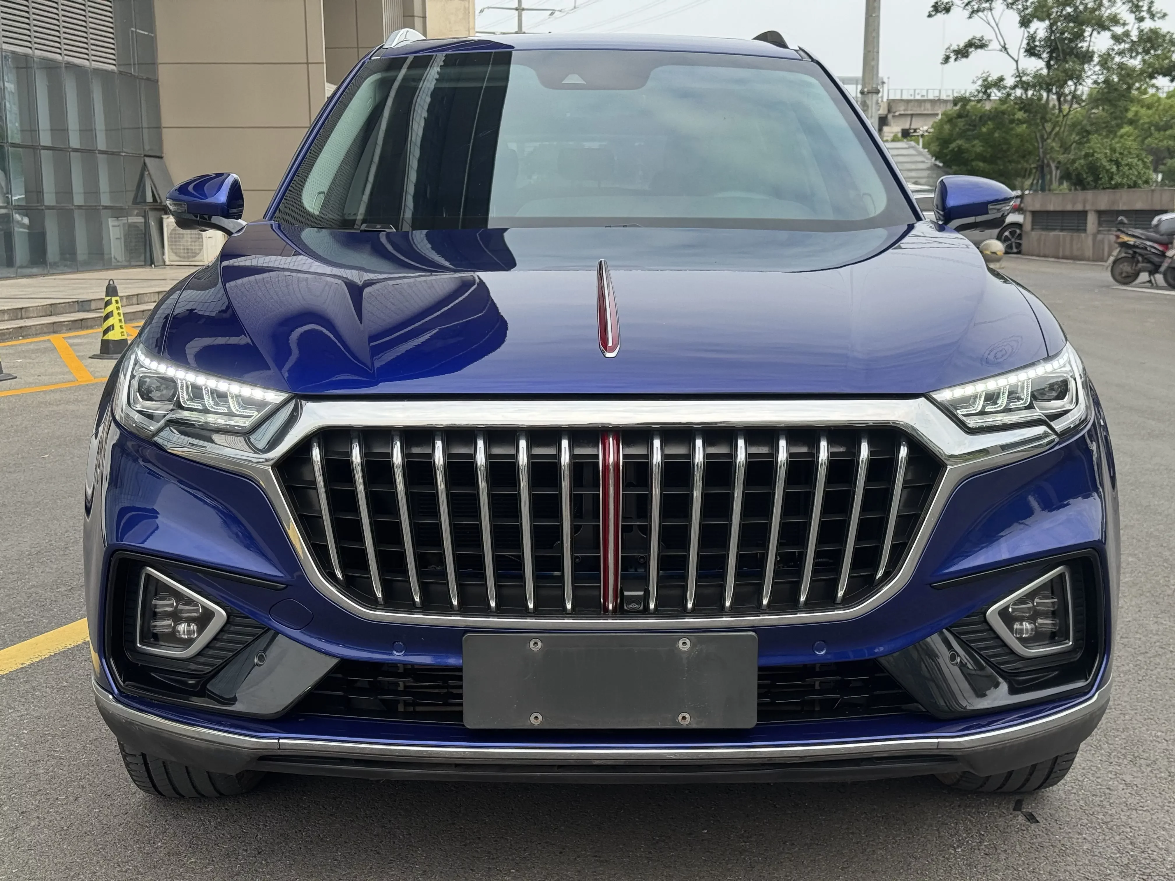 Hongqi HS5