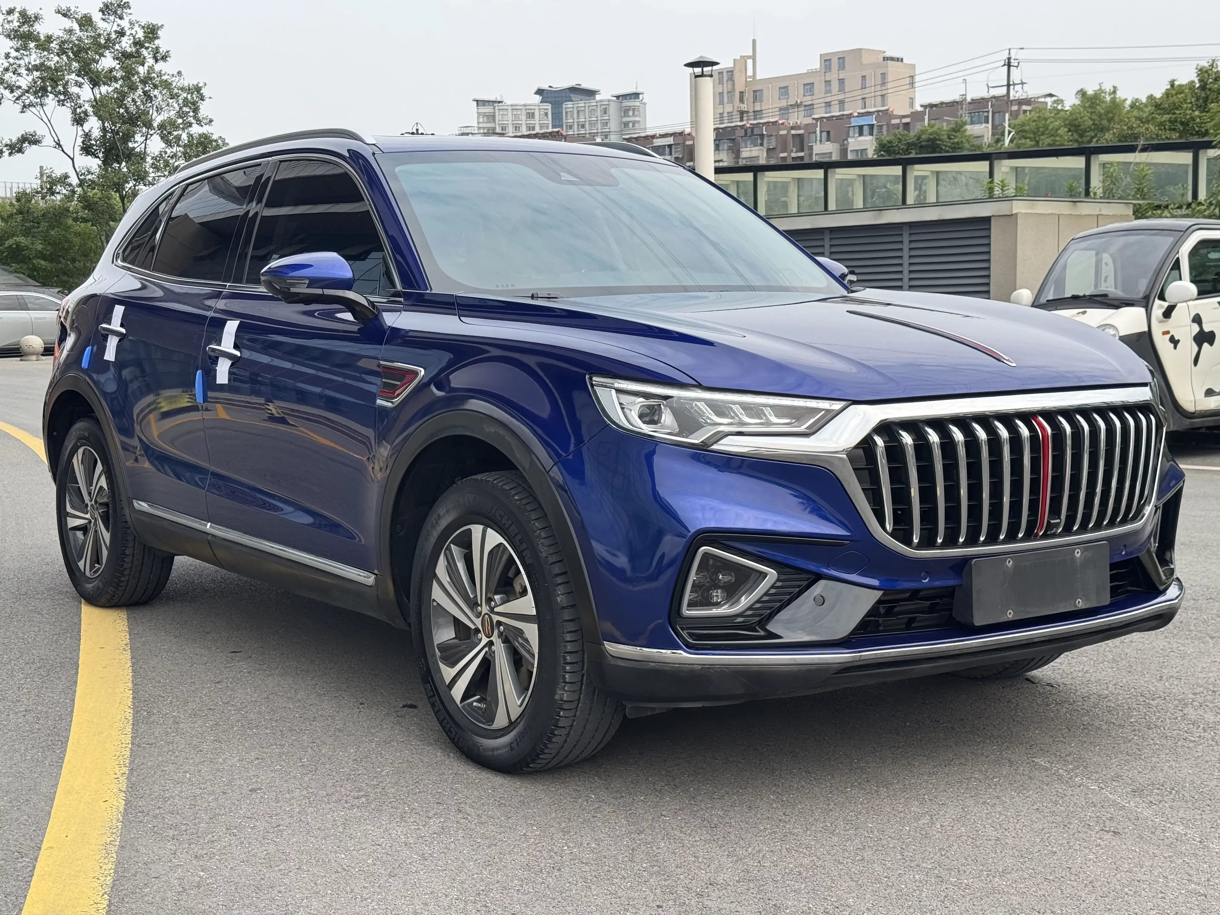 Hongqi HS5