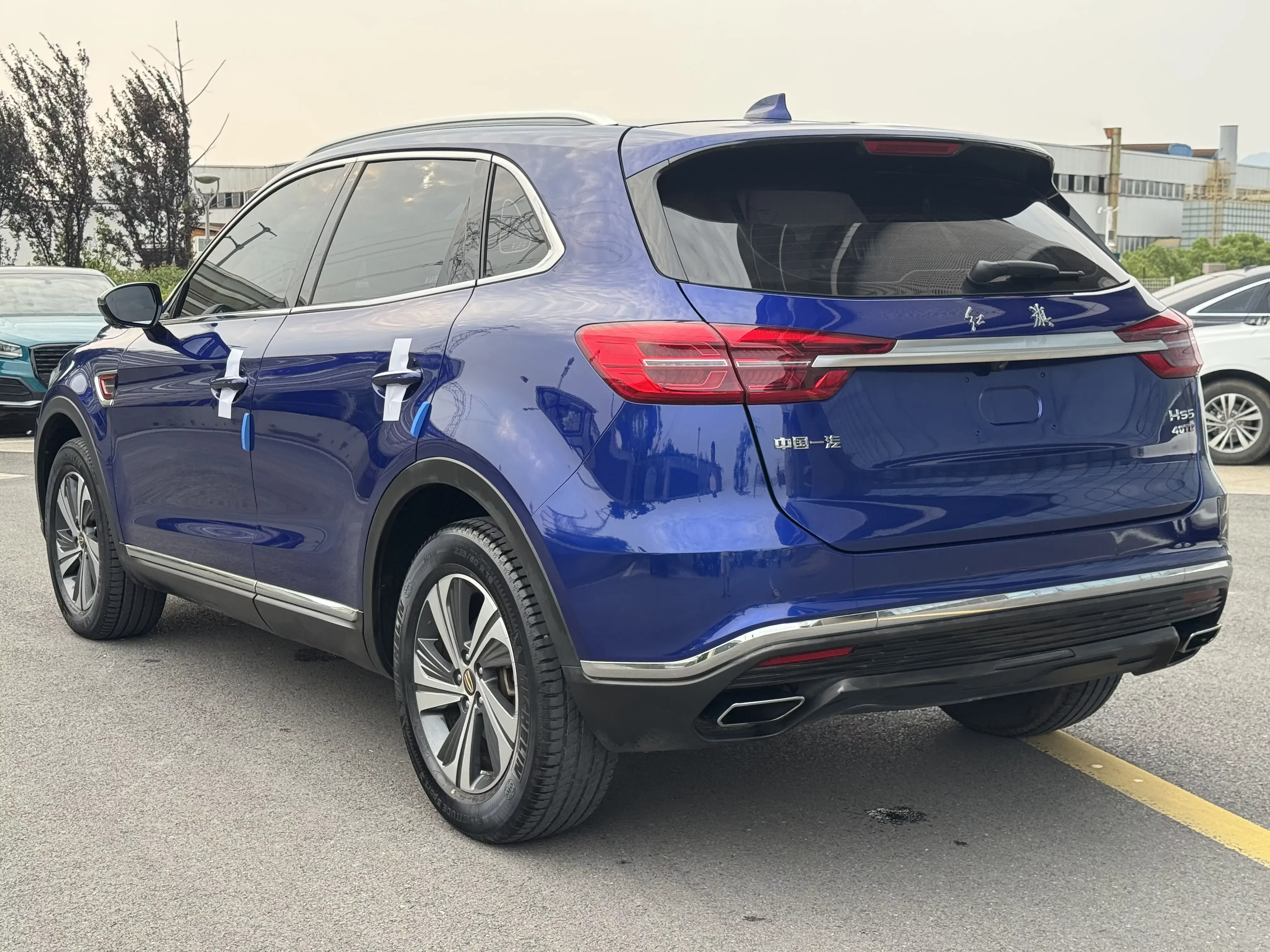 Hongqi HS5