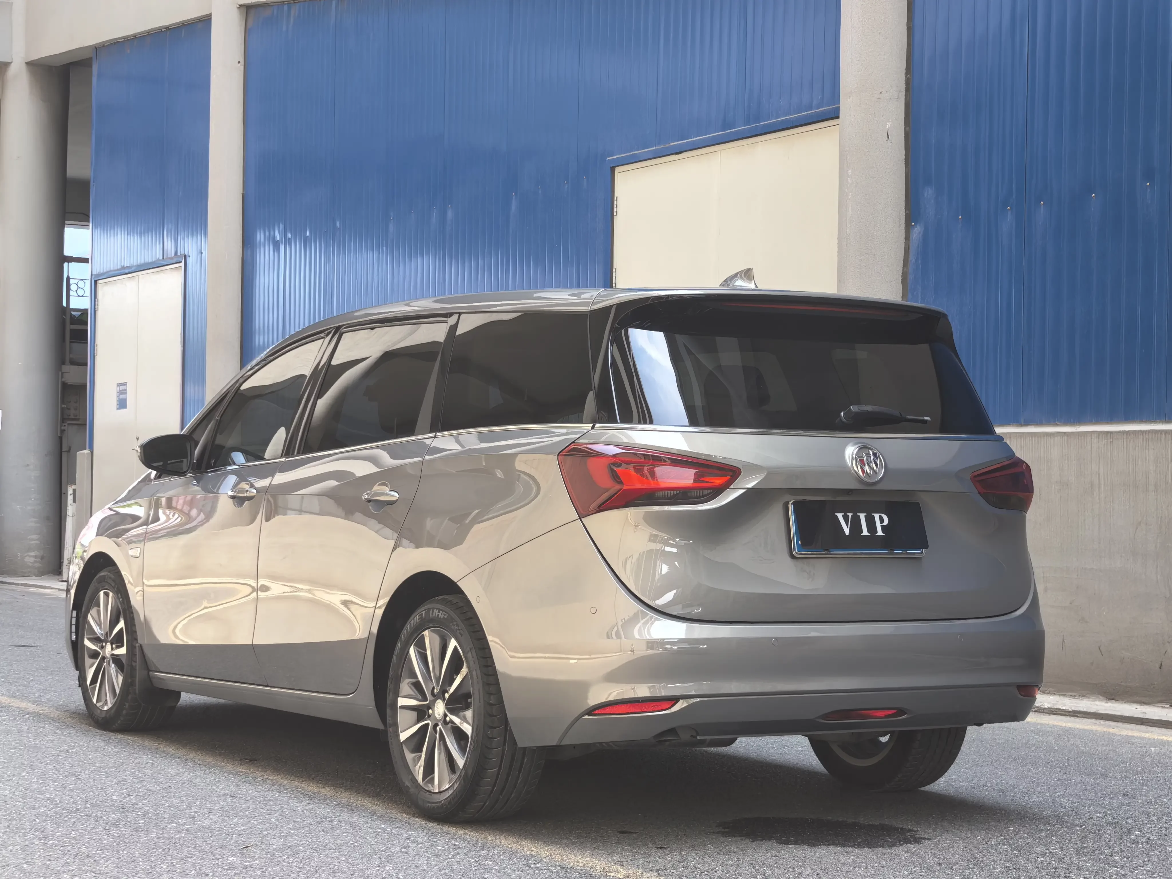 Buick GL6