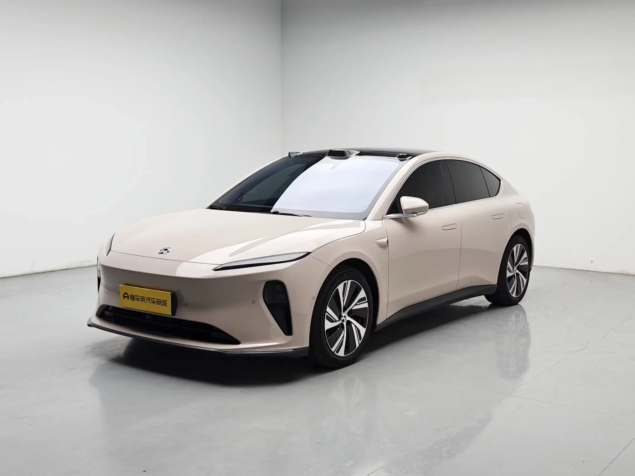 NIO ET5  из Китая