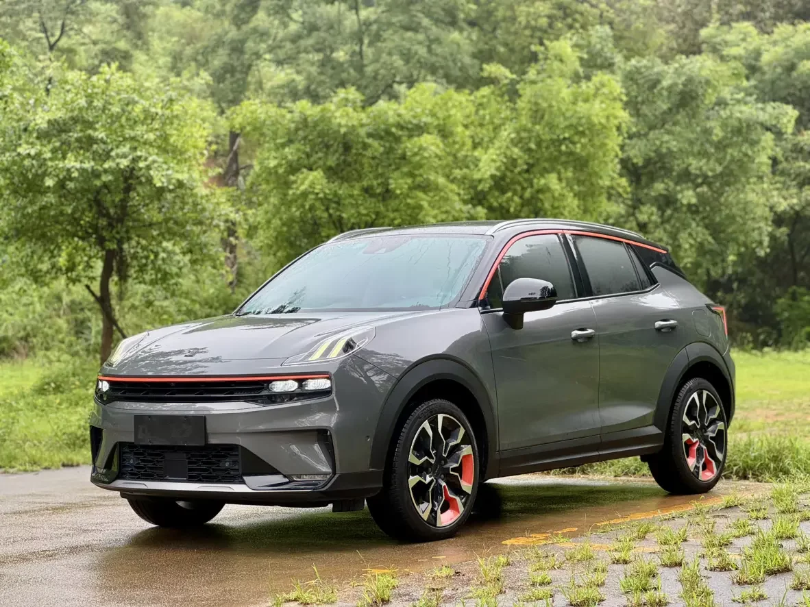 Lynk & Co 06