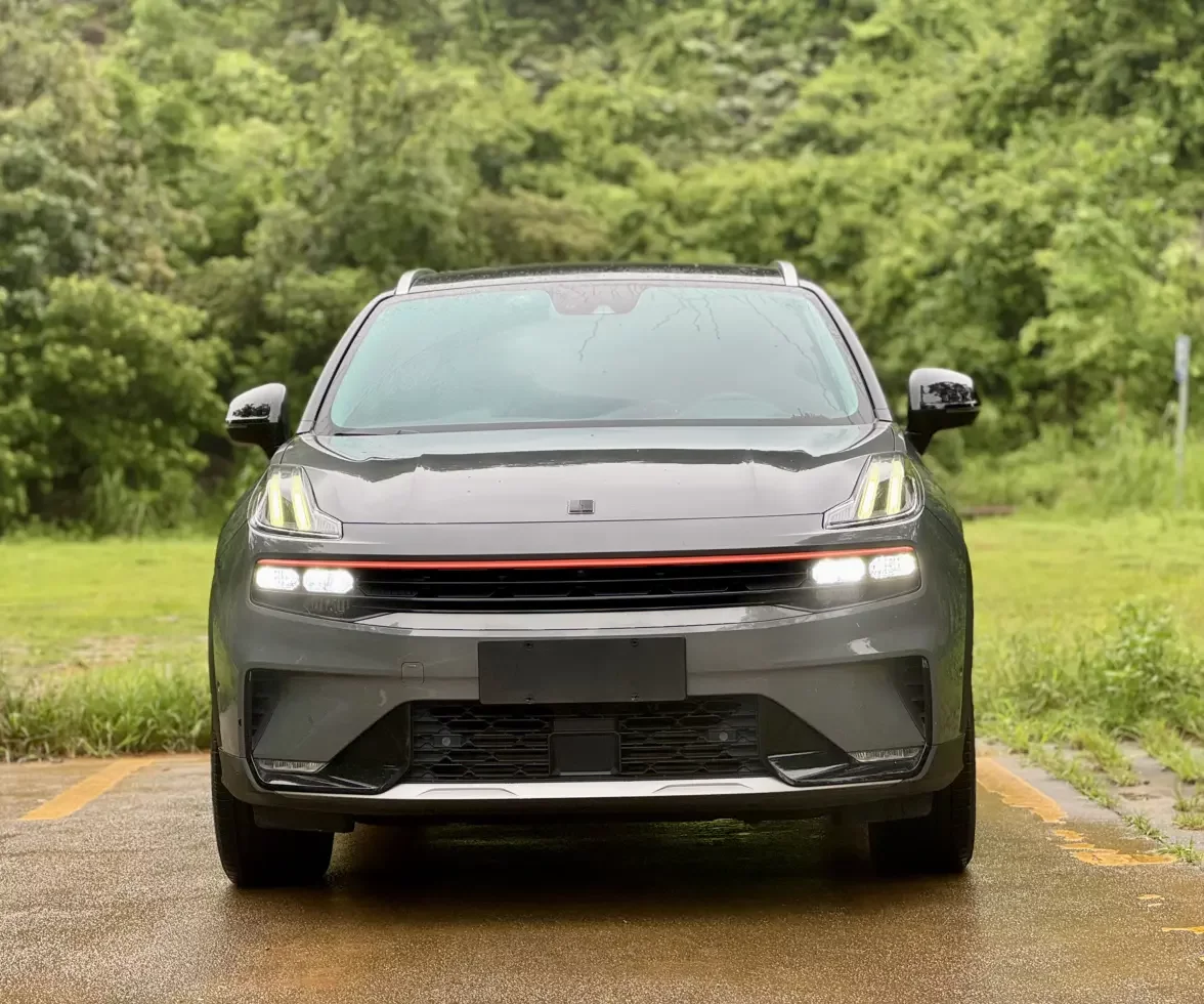 Lynk & Co 06