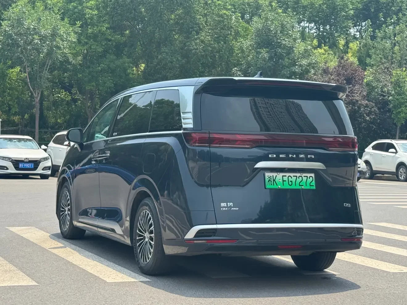 Denza D9 DM