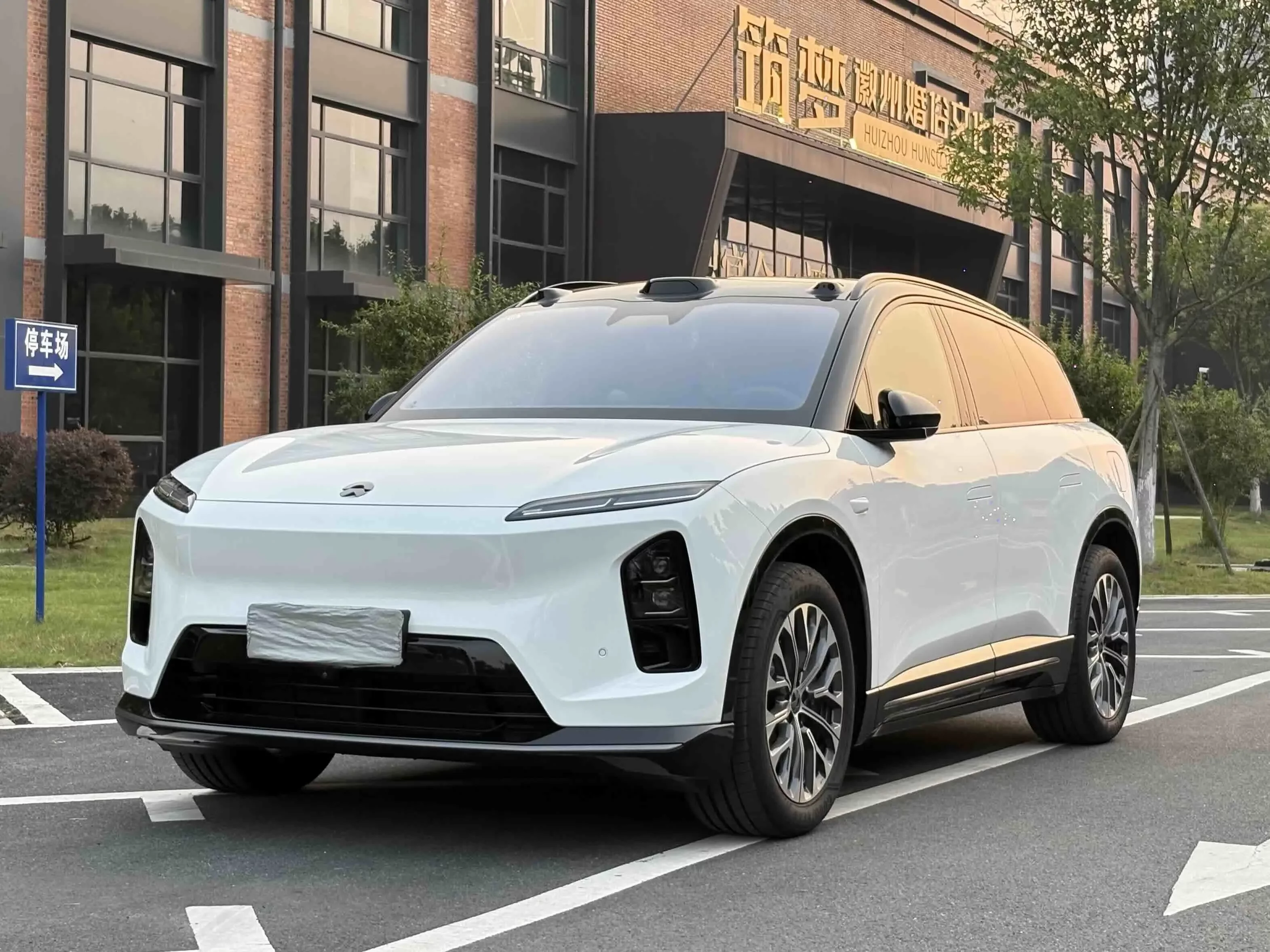 NIO ES6