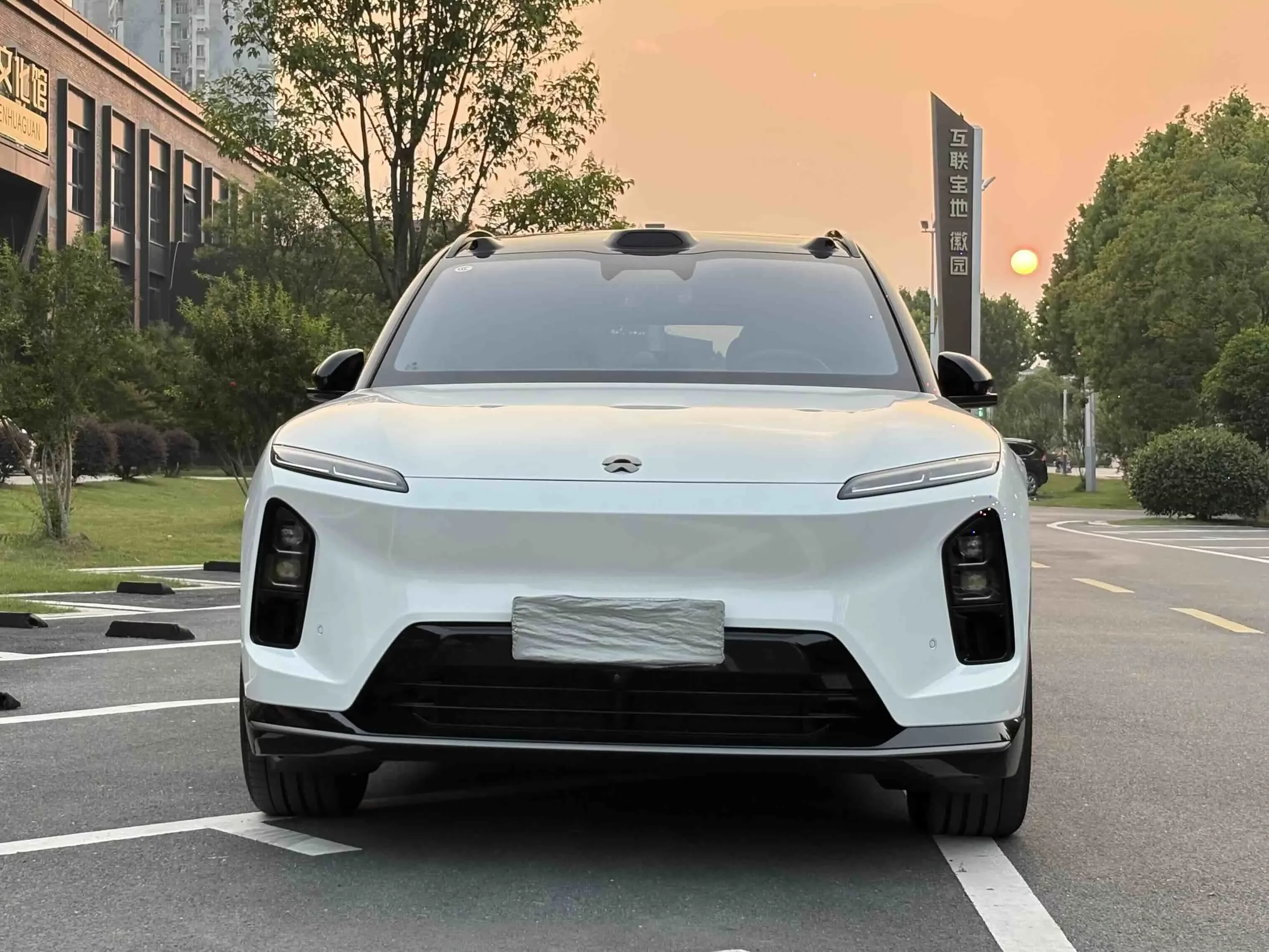 NIO ES6