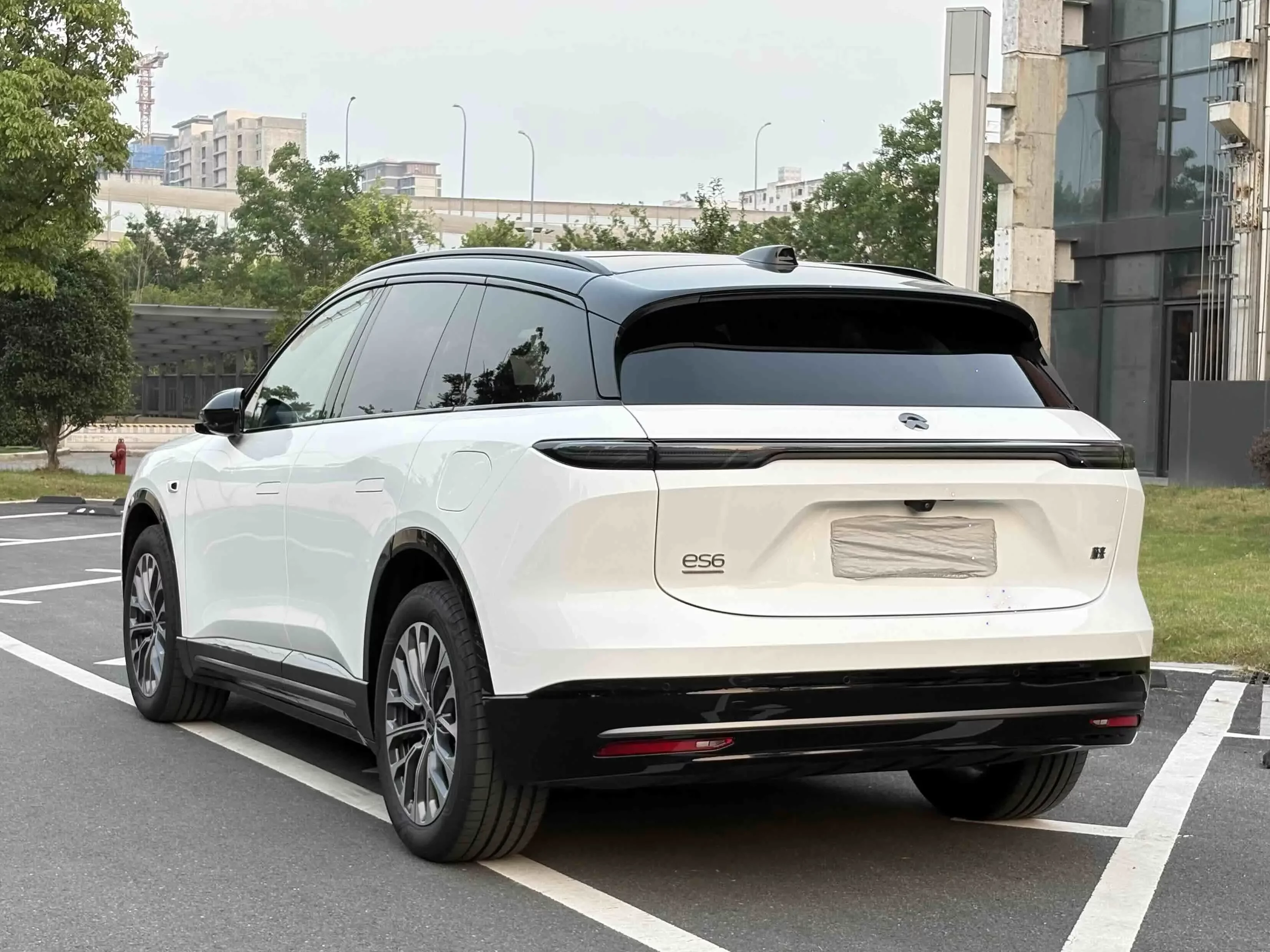 NIO ES6