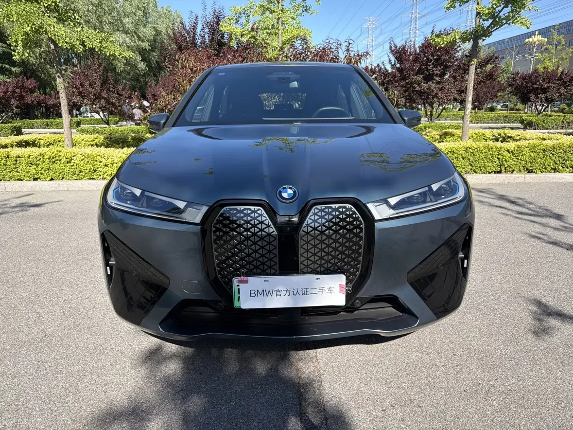 BMW iX