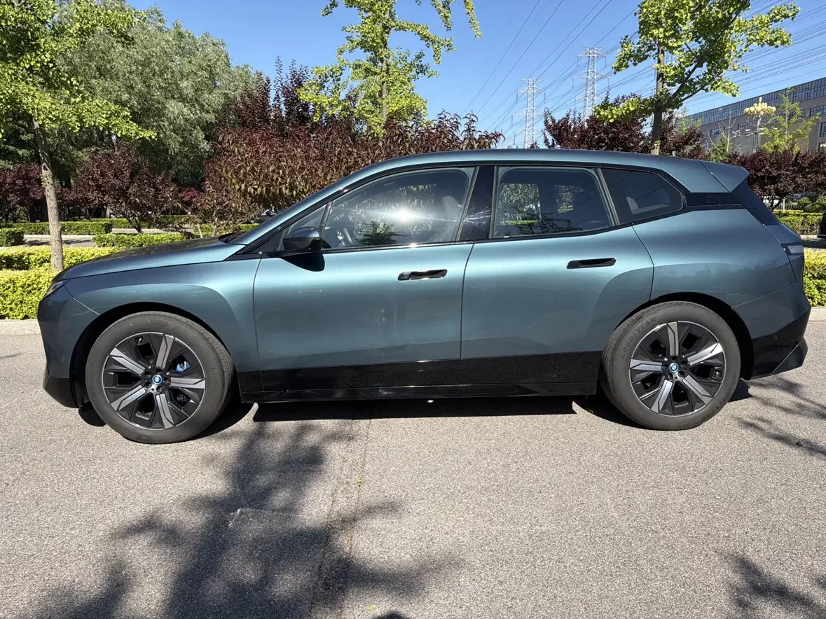 BMW iX