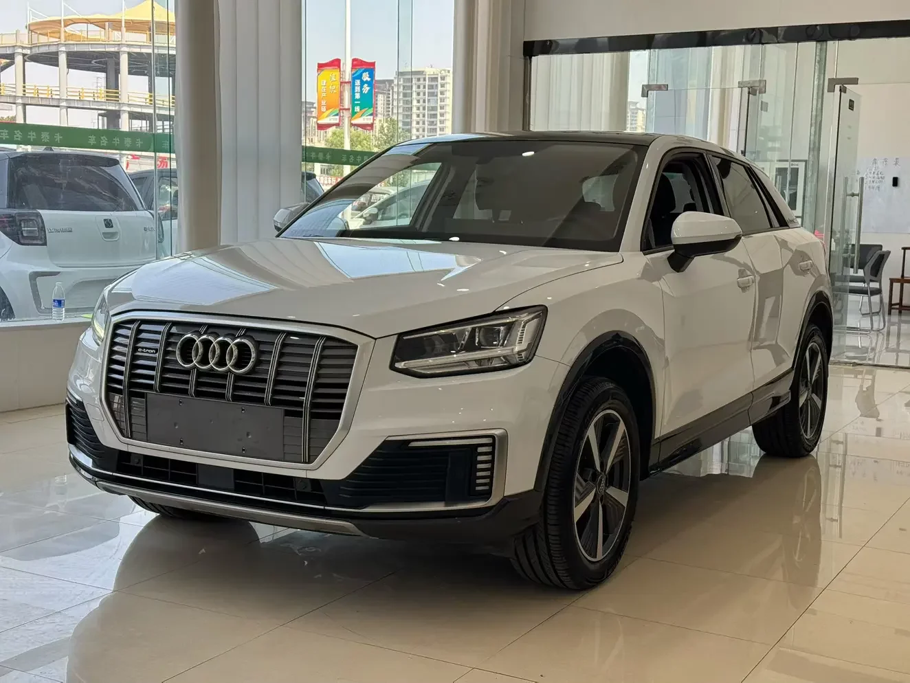 Audi Q2L e-tron