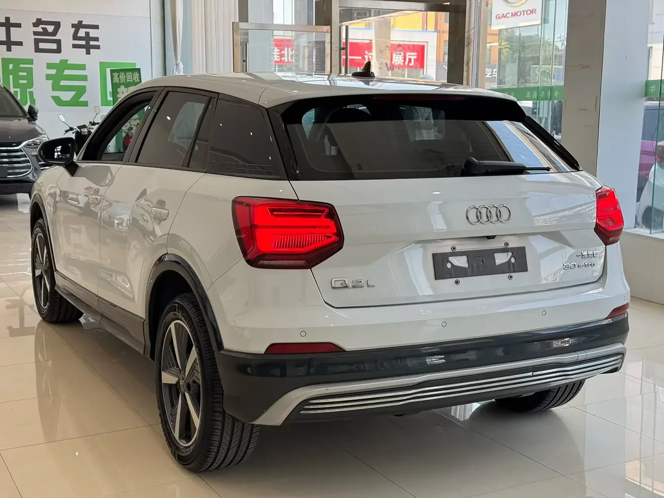Audi Q2L e-tron