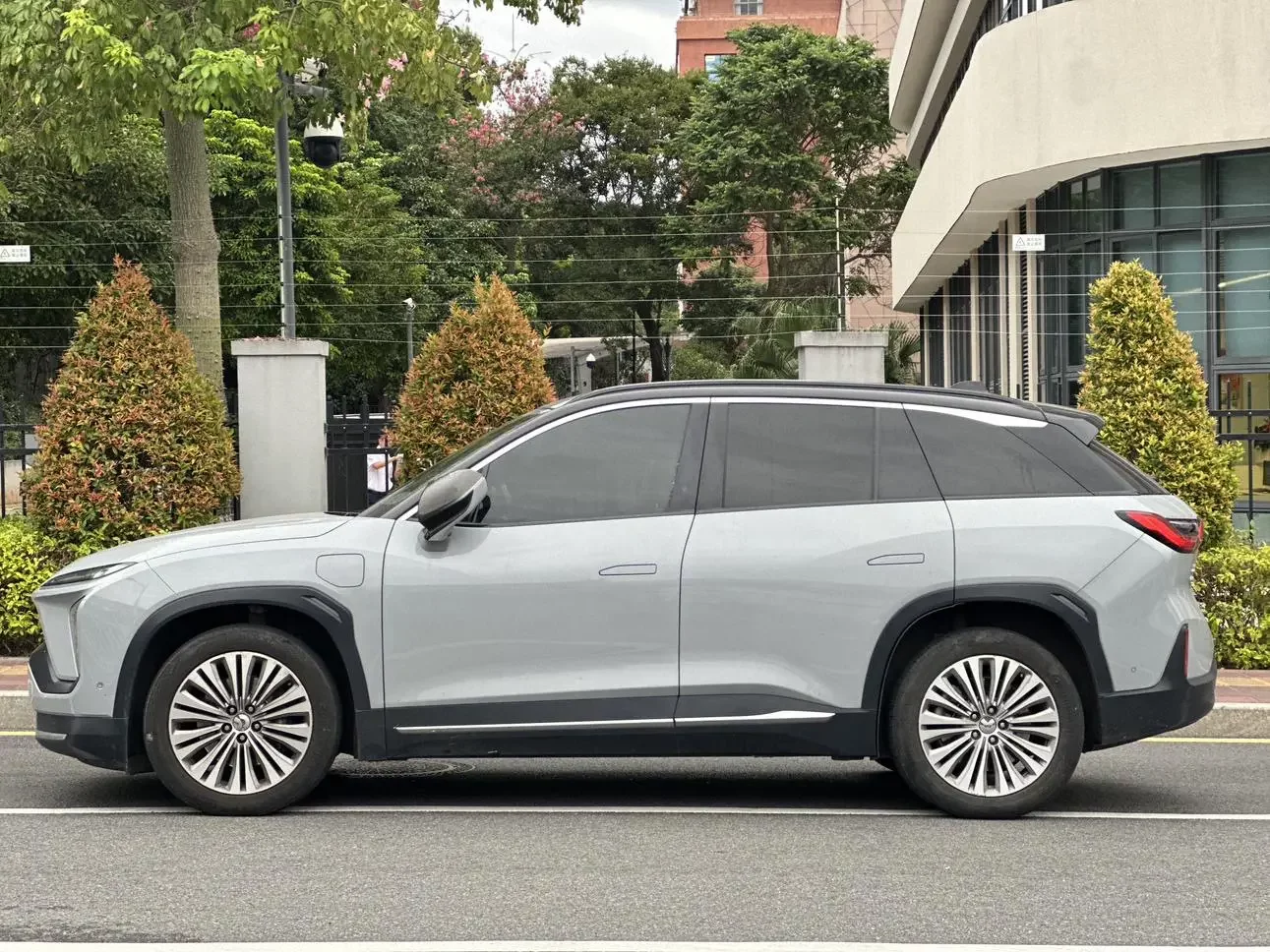 NIO ES6