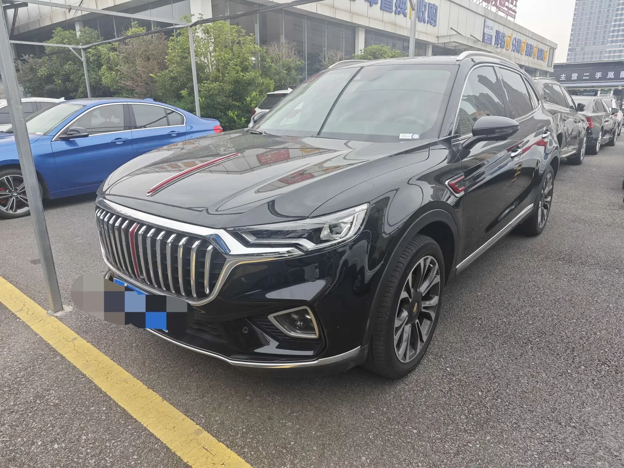 Hongqi HS5