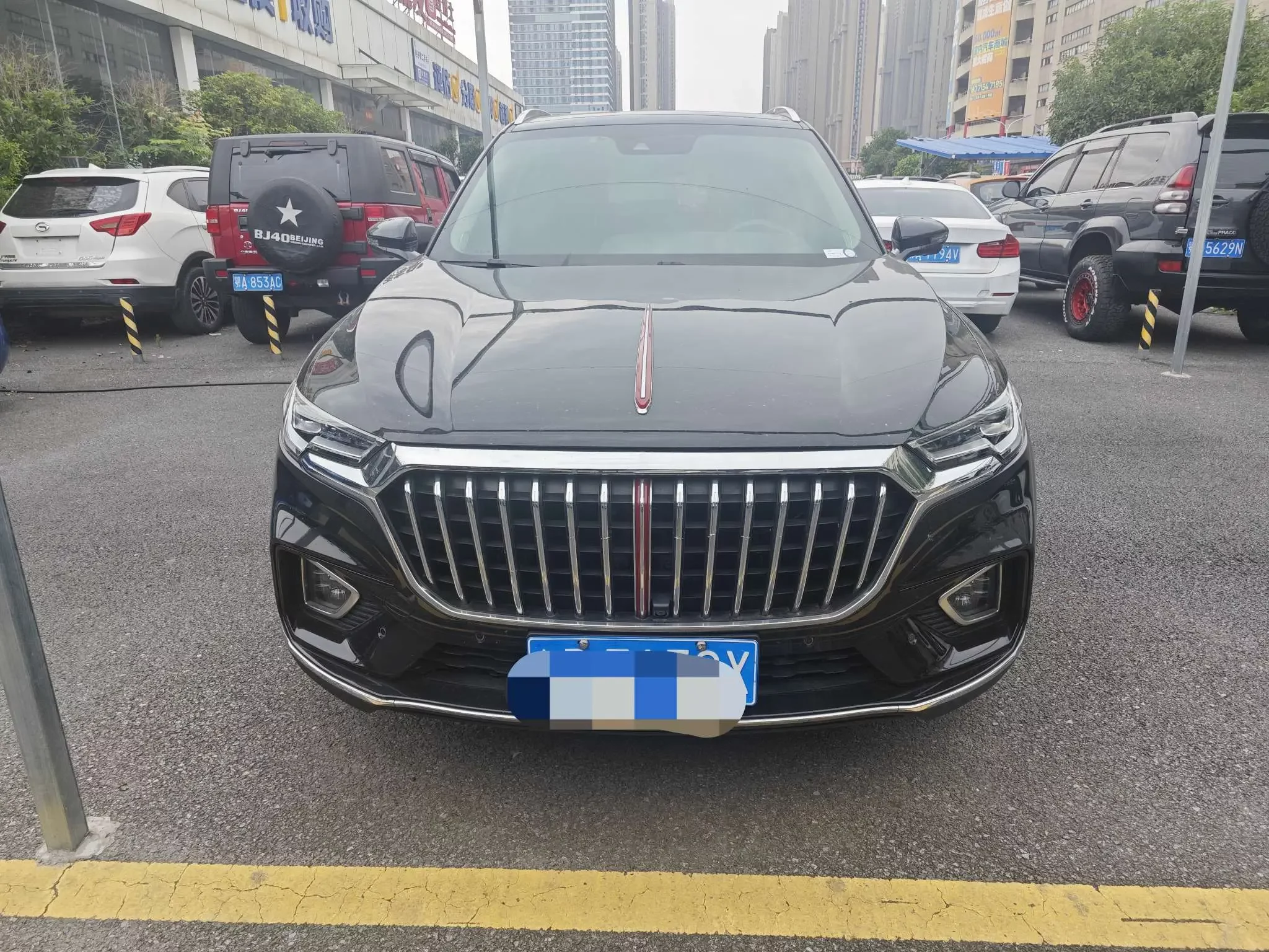 Hongqi HS5