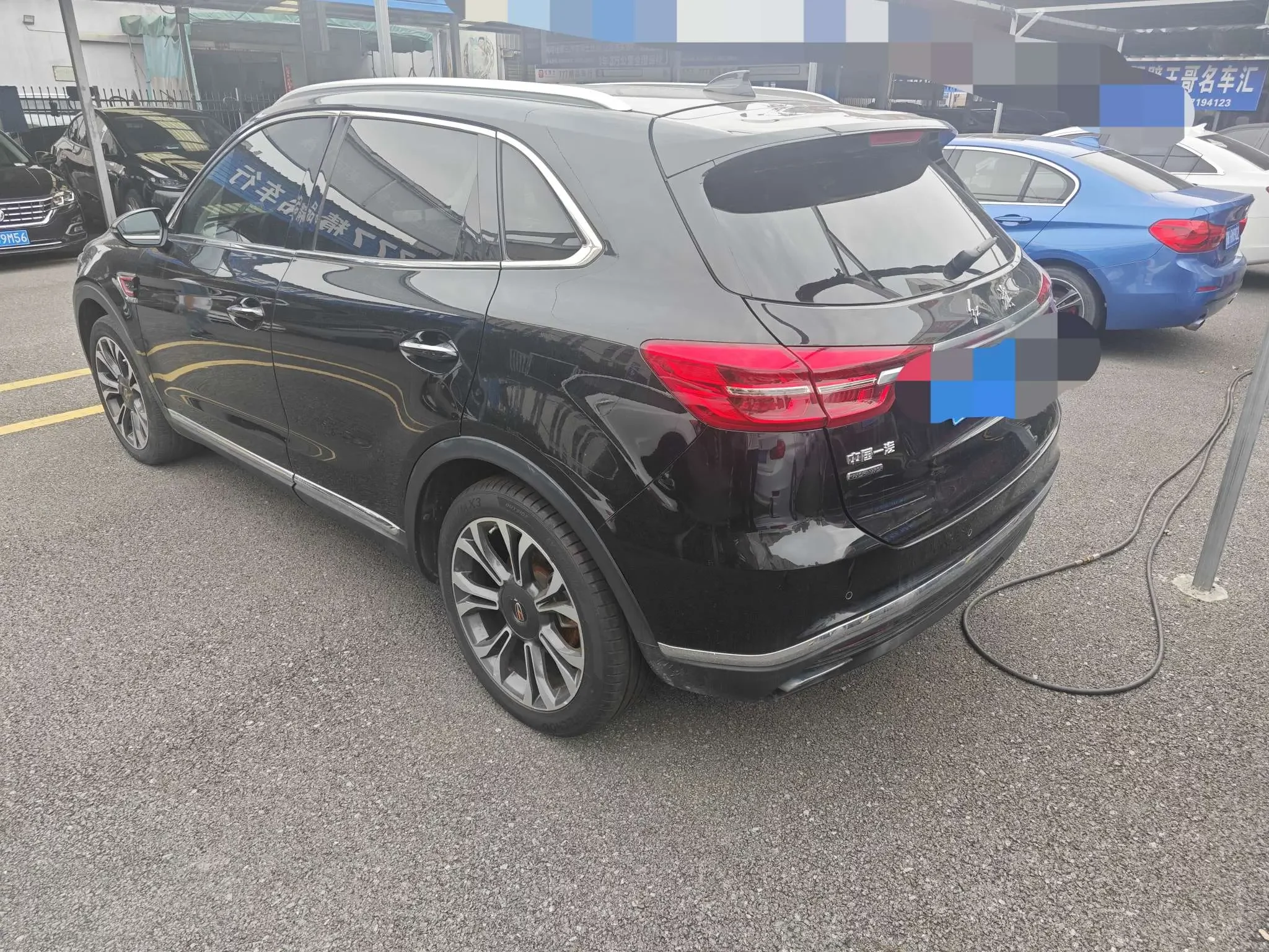 Hongqi HS5