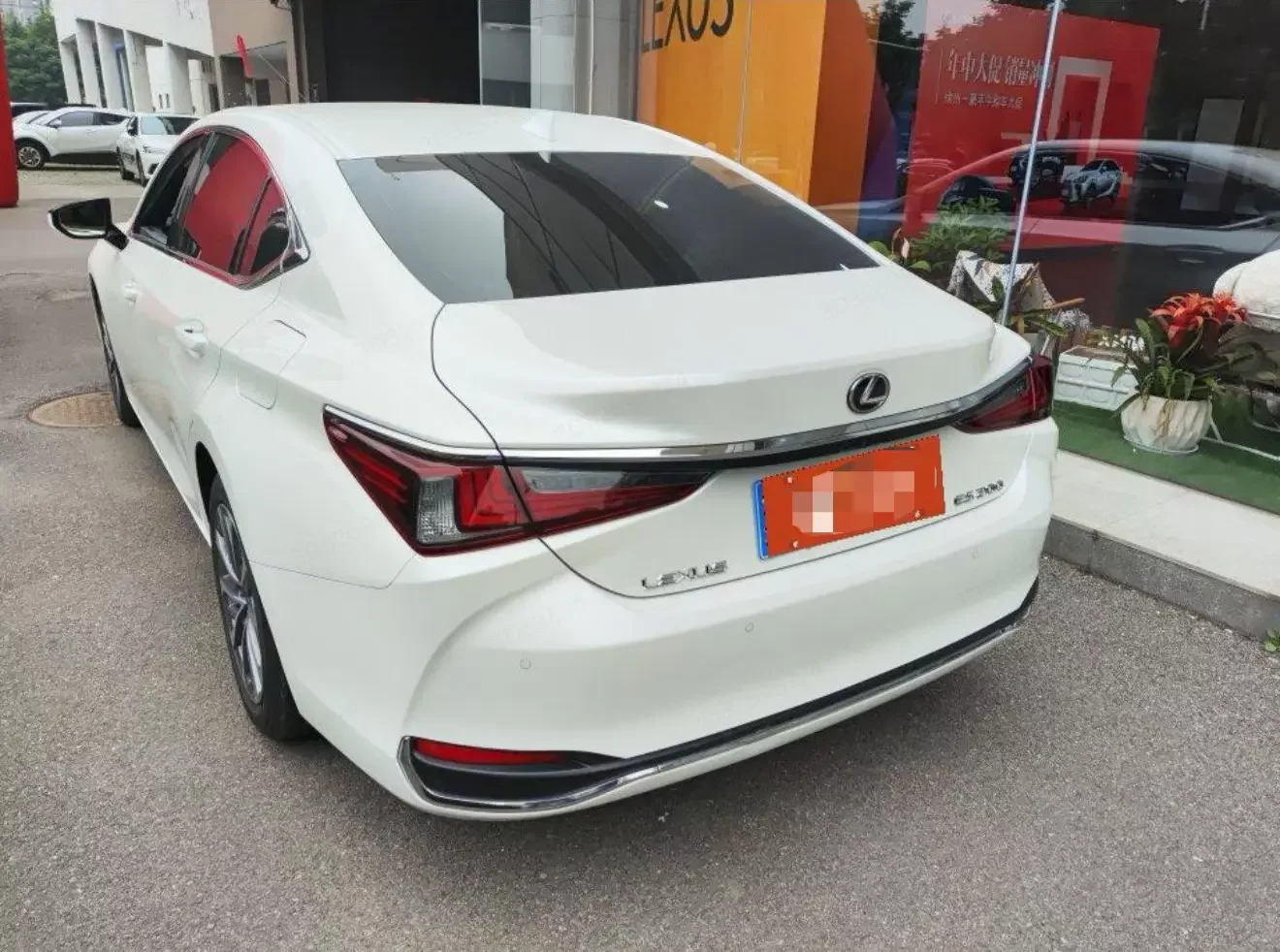 Lexus ES