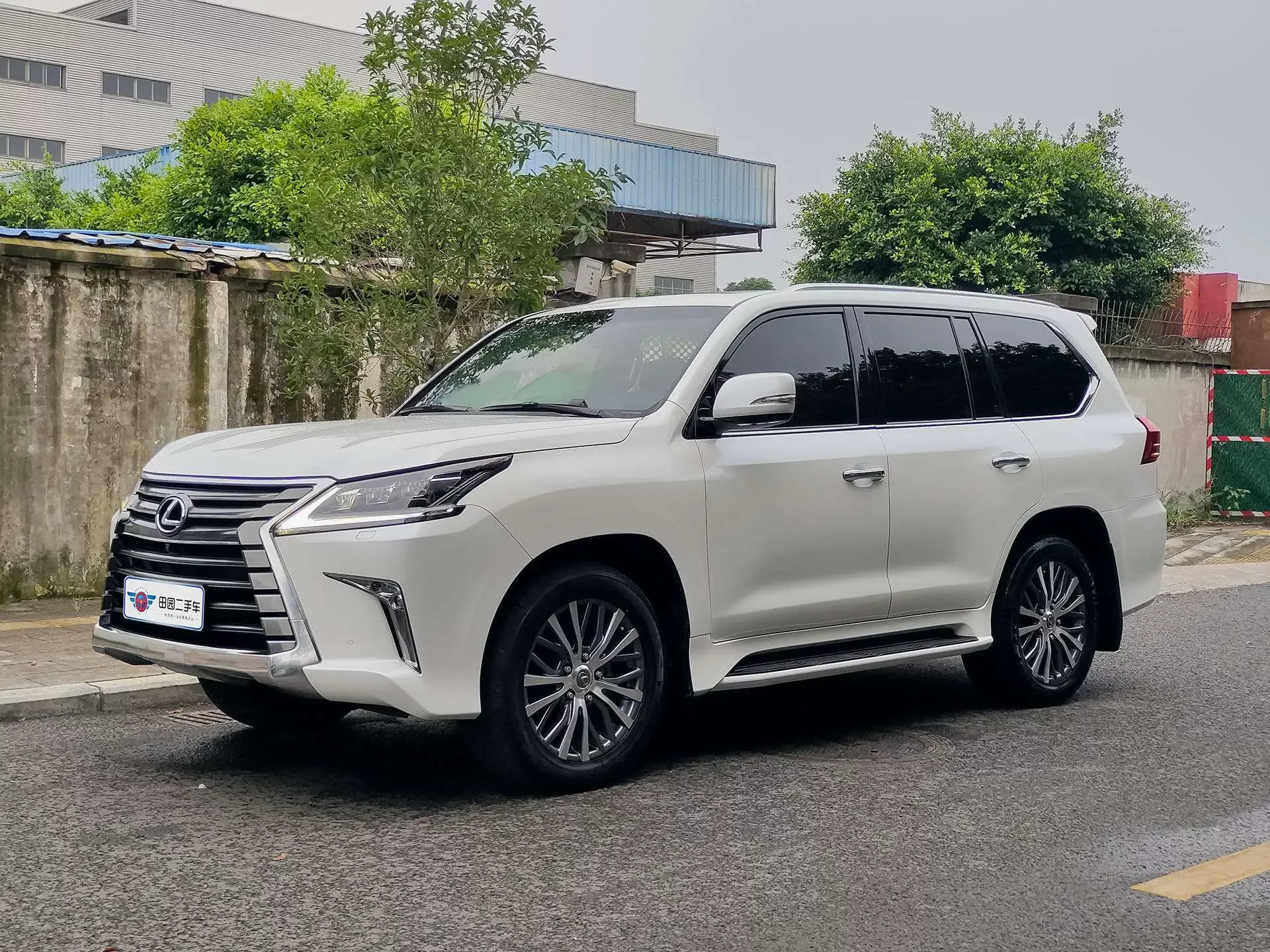Lexus LX