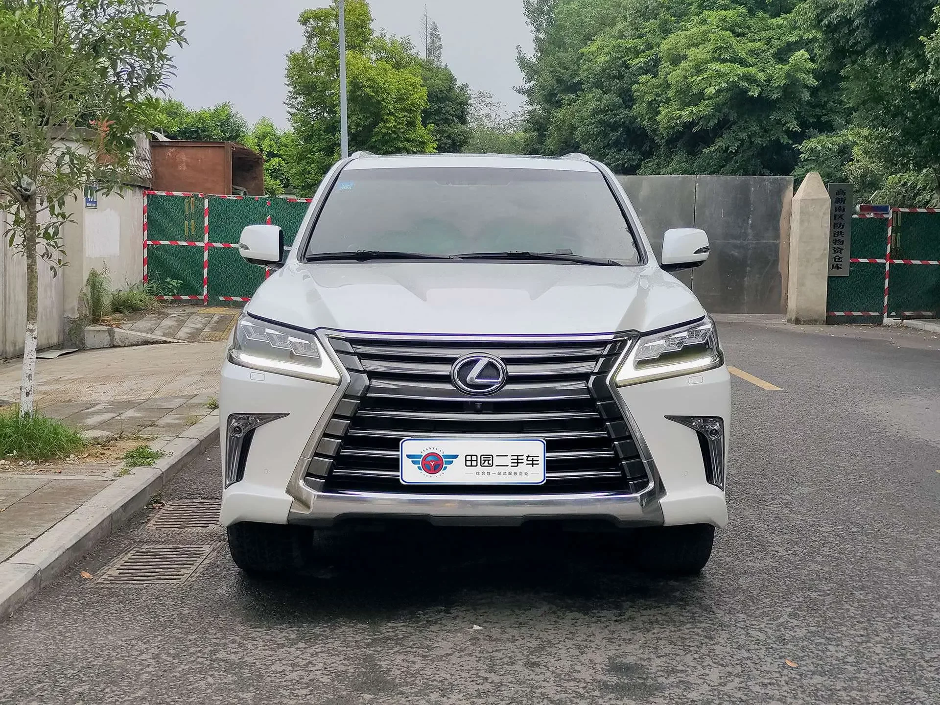 Lexus LX