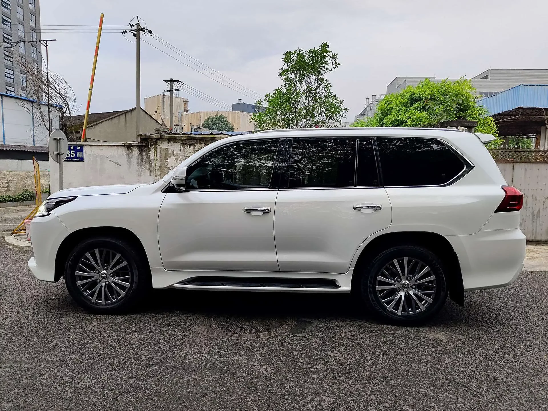 Lexus LX