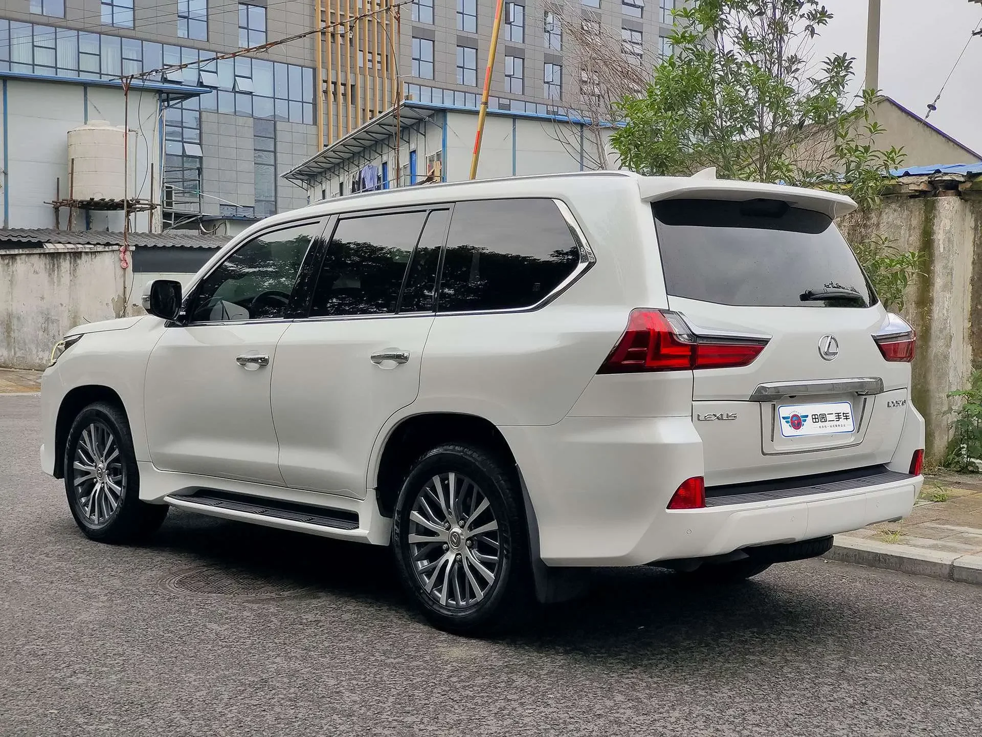 Lexus LX