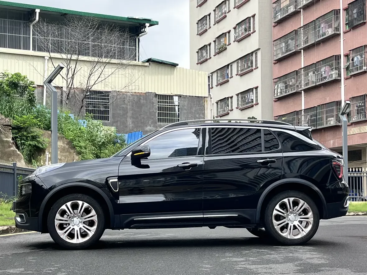 Lynk & Co 01