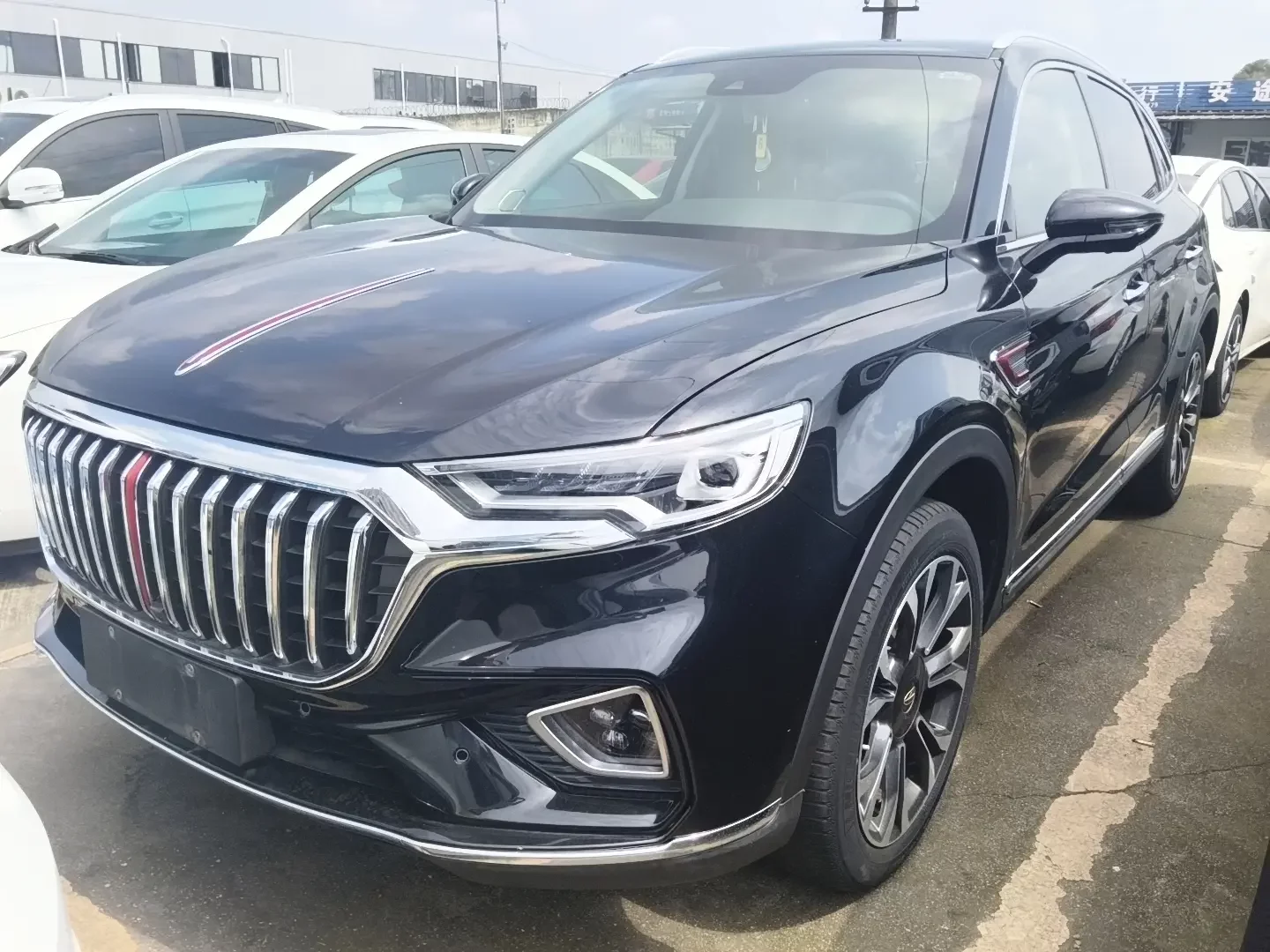 Hongqi HS5