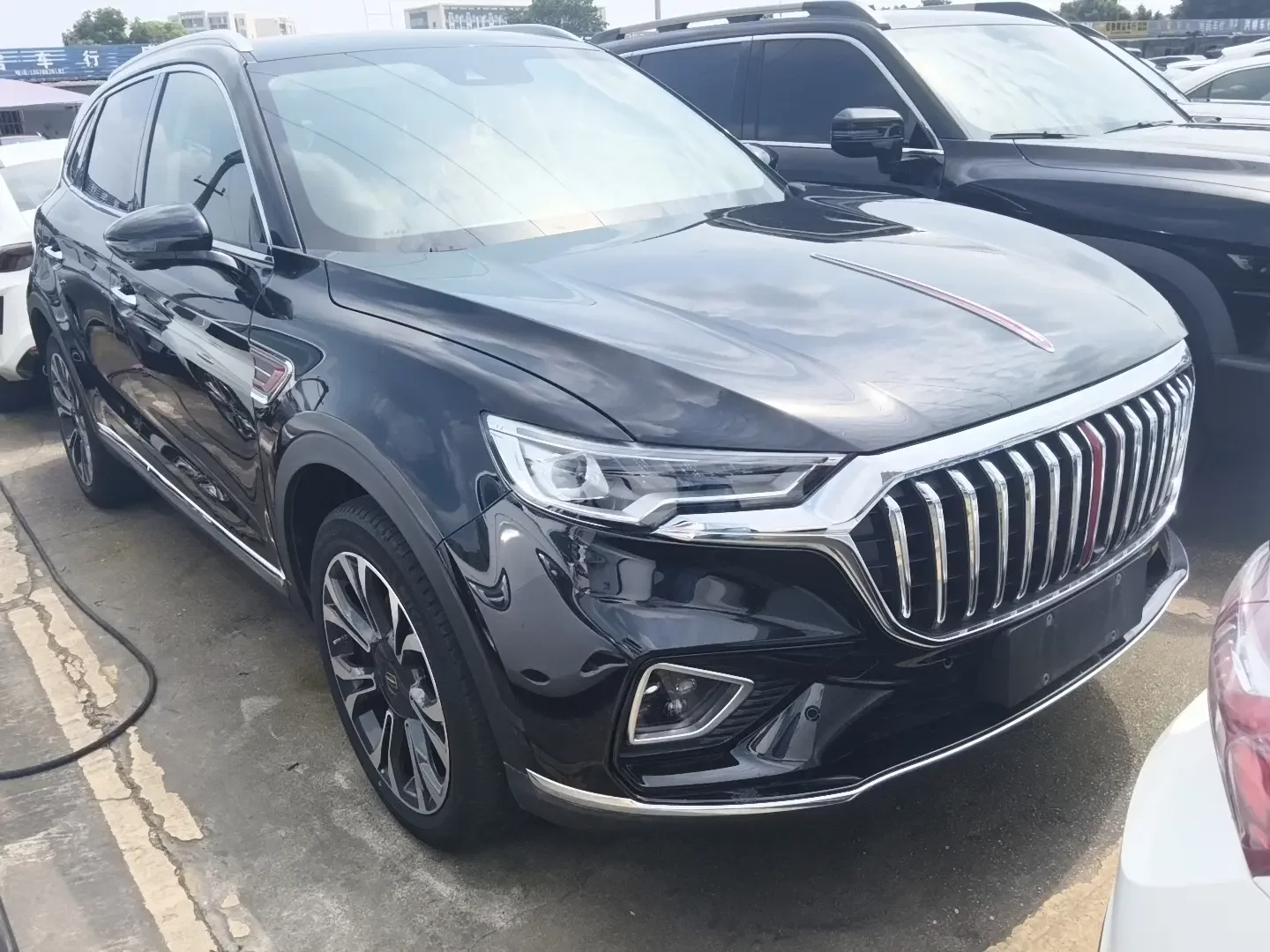 Hongqi HS5