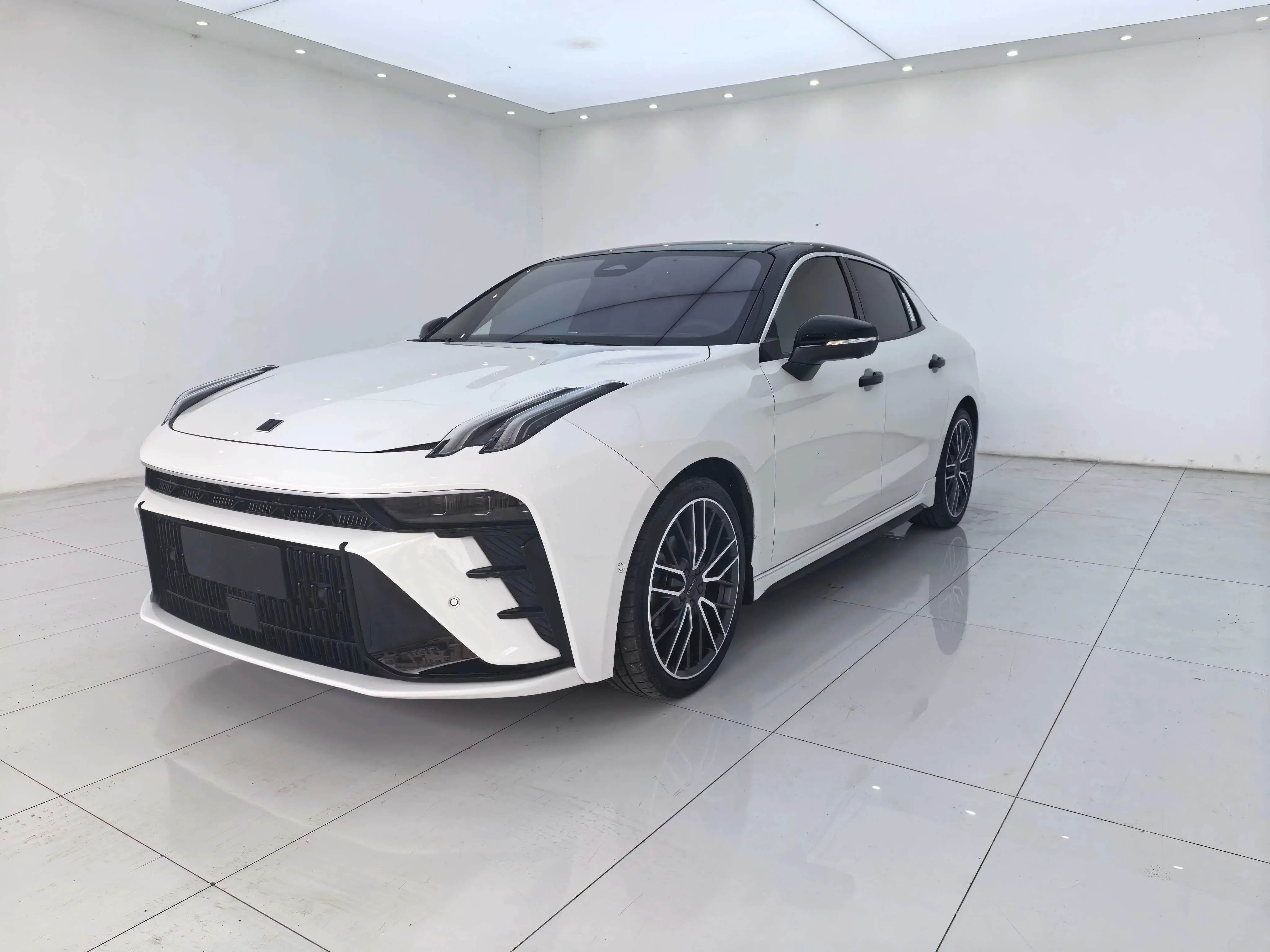 Lynk & Co 03