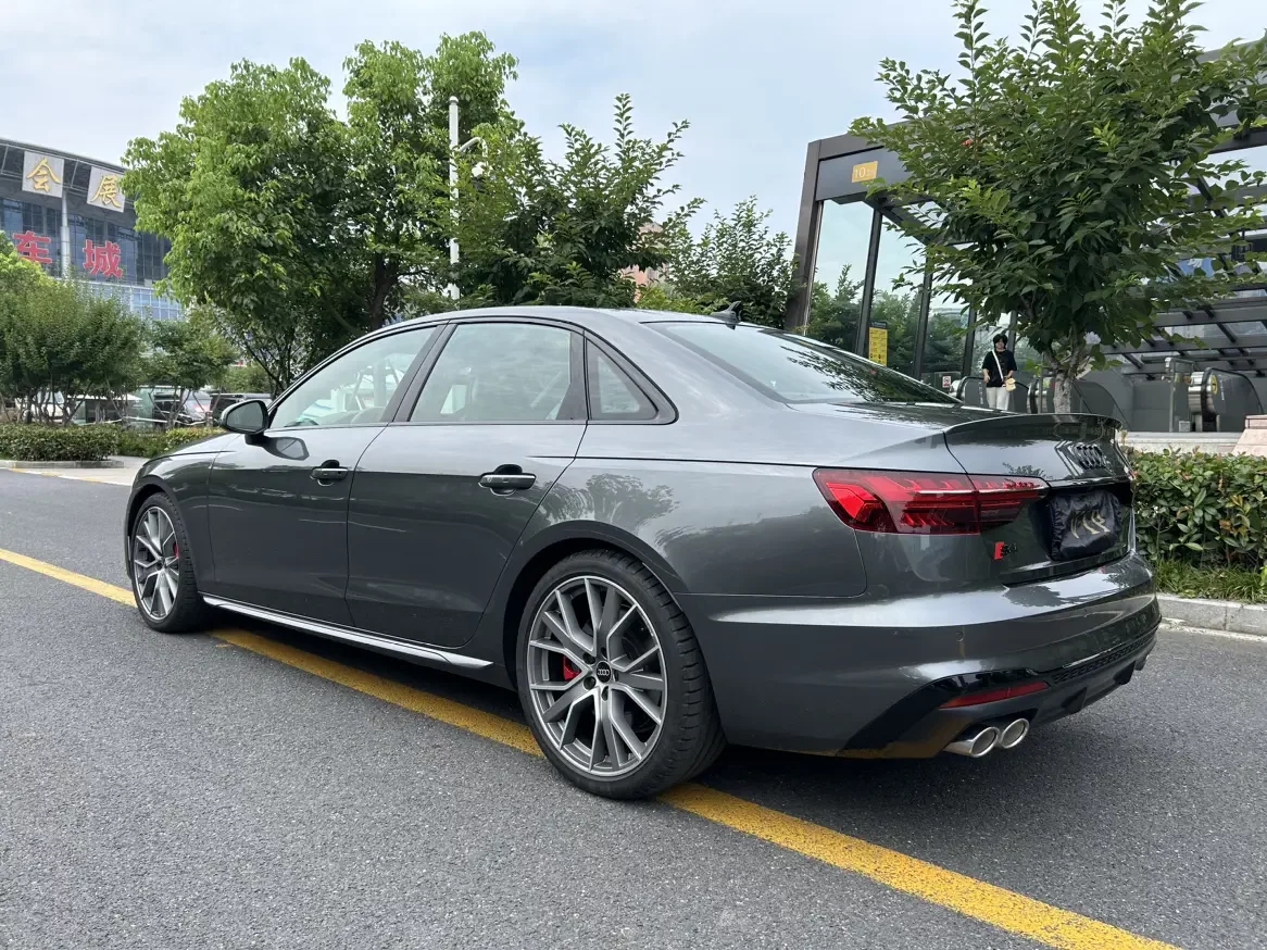 Audi S4