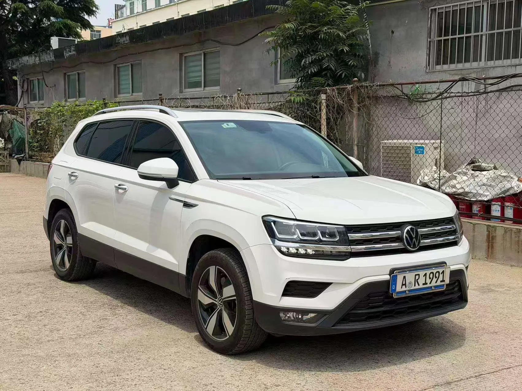 Volkswagen Tharu