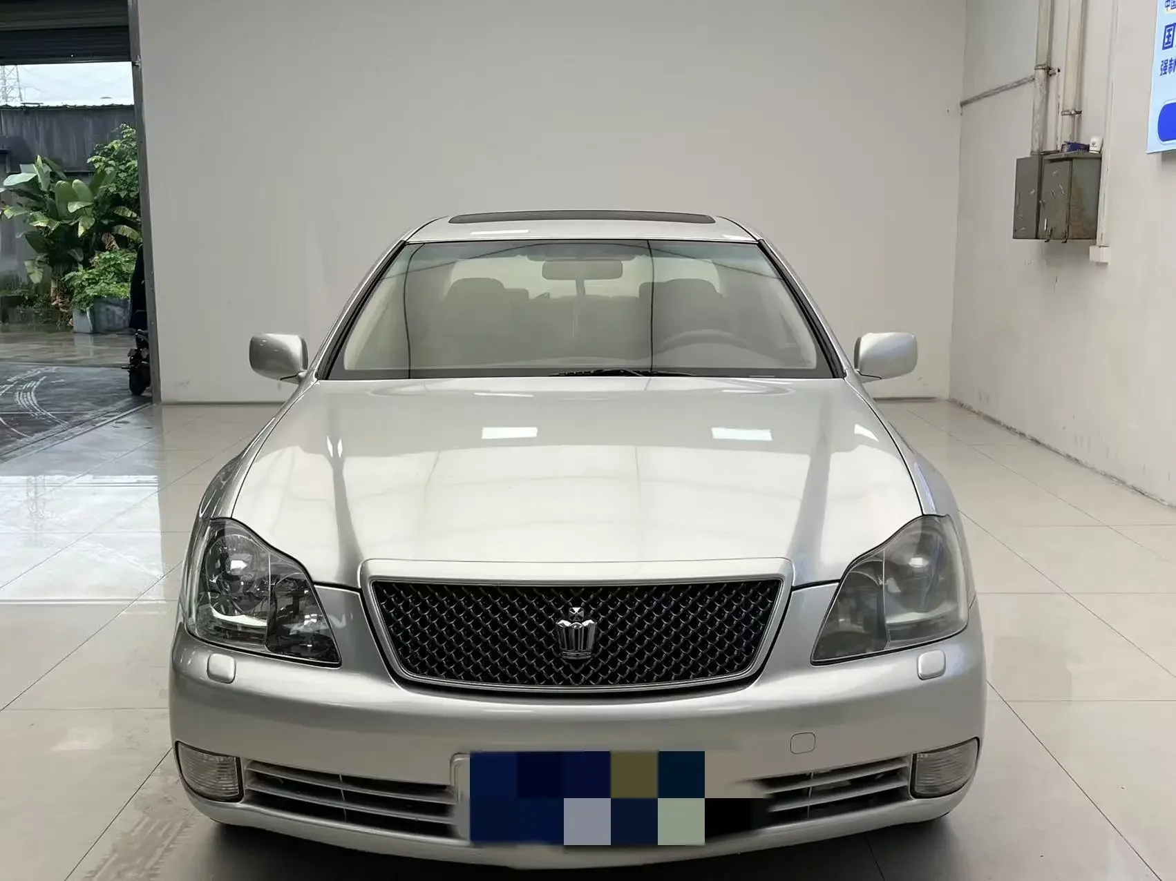 Toyota crown