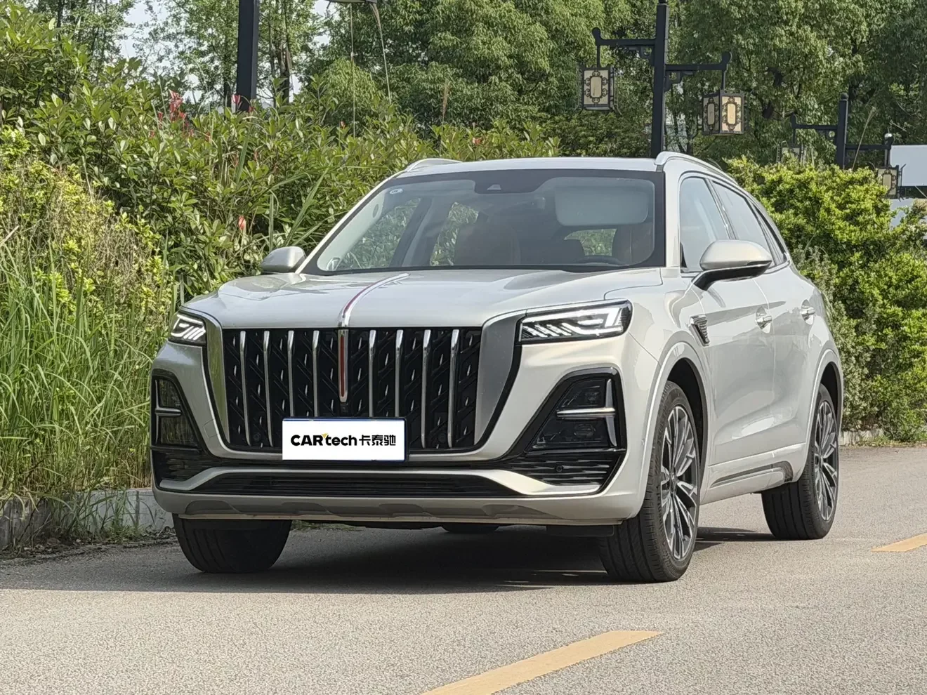 Hongqi HS5
