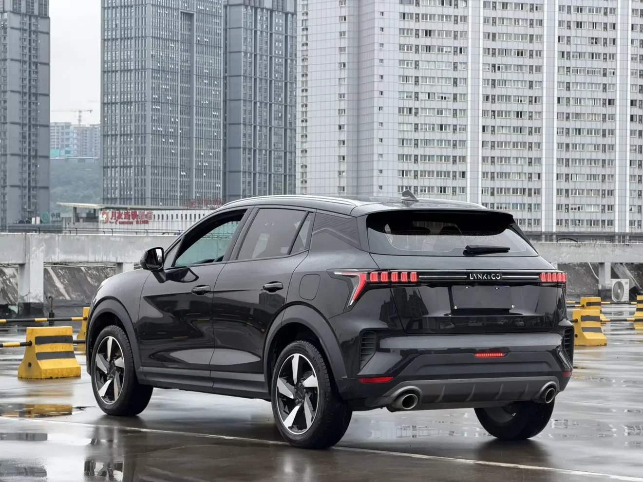 Lynk & Co 06