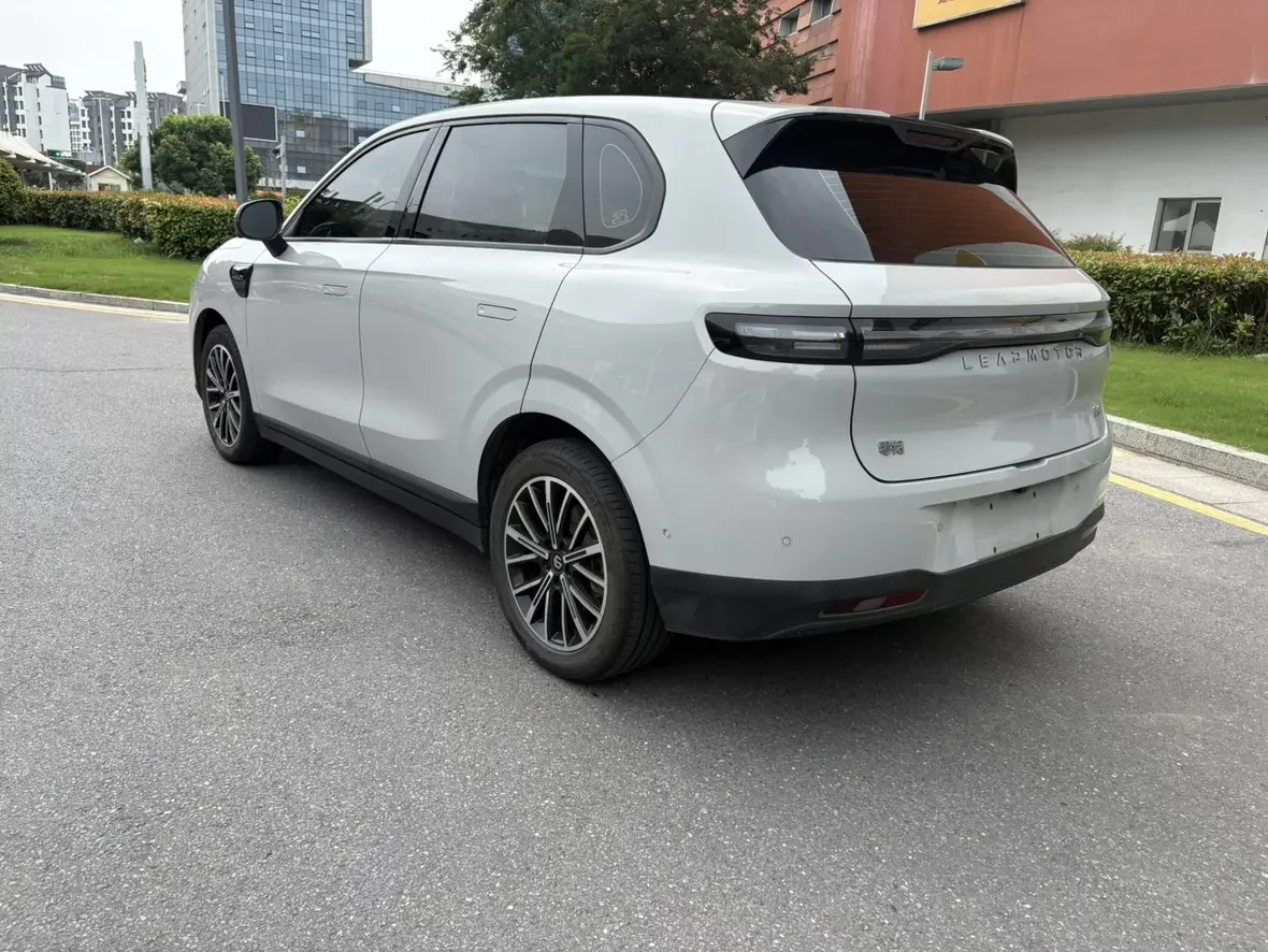 Leapmotor B10