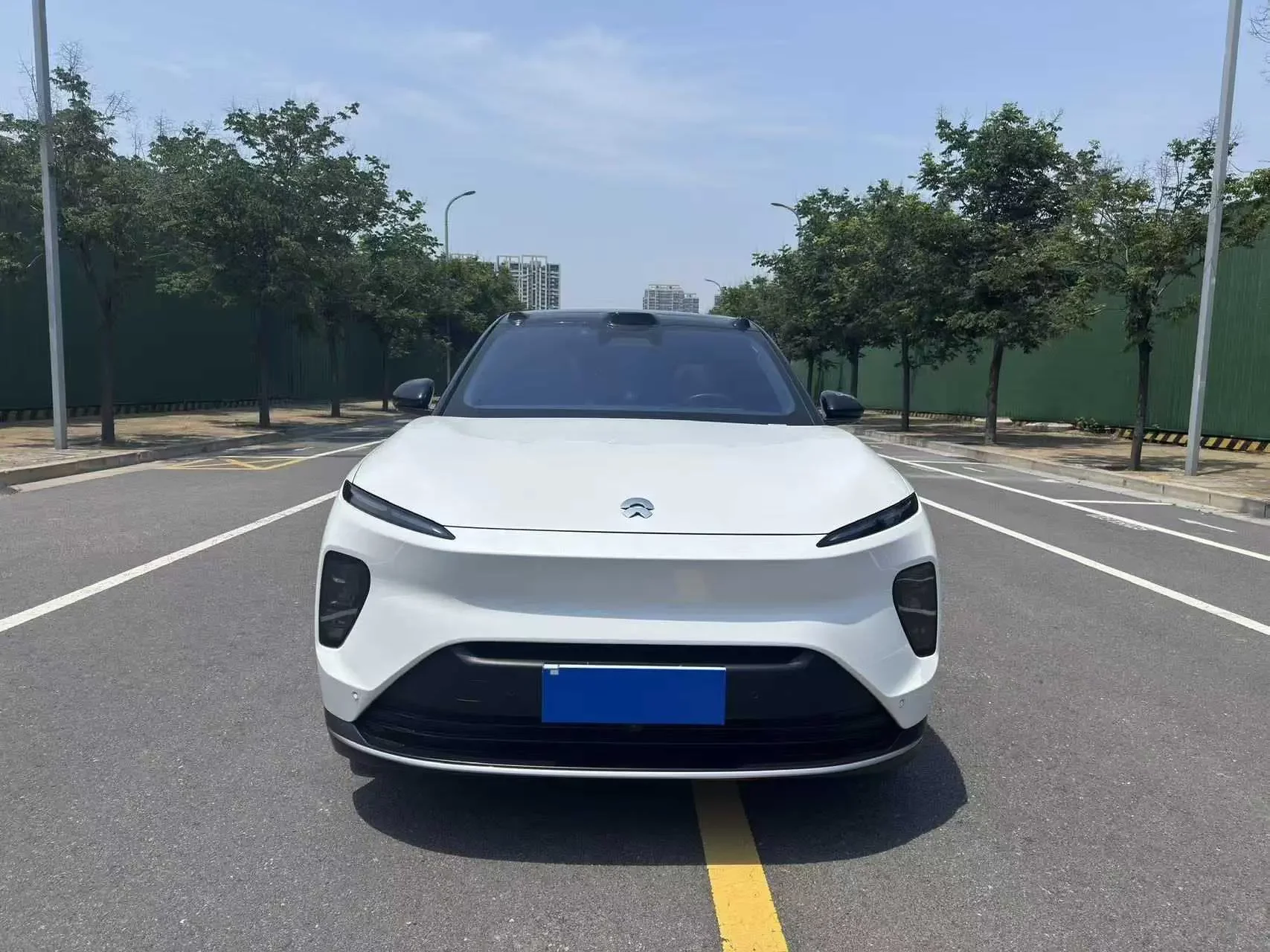 NIO ES8