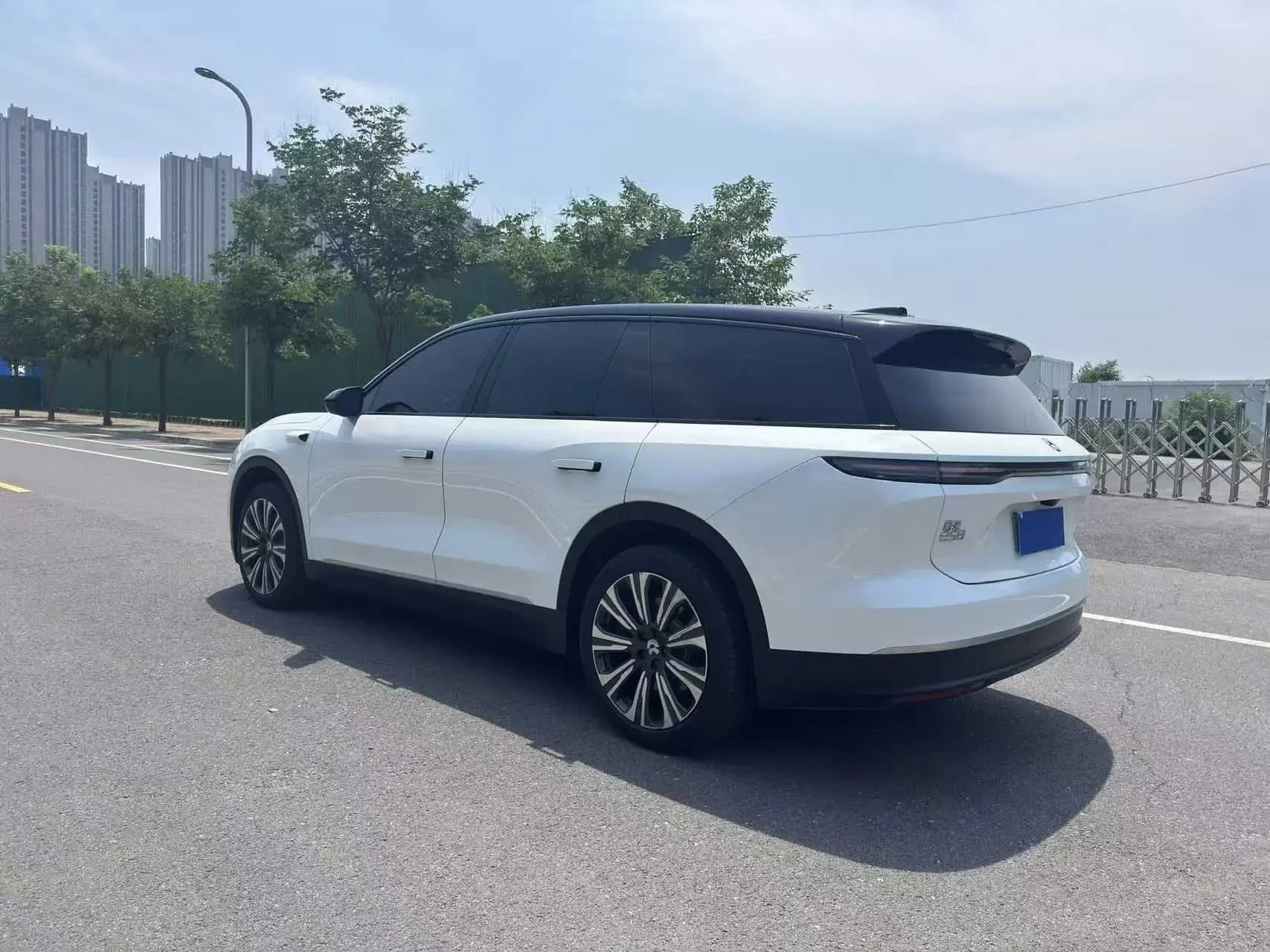 NIO ES8