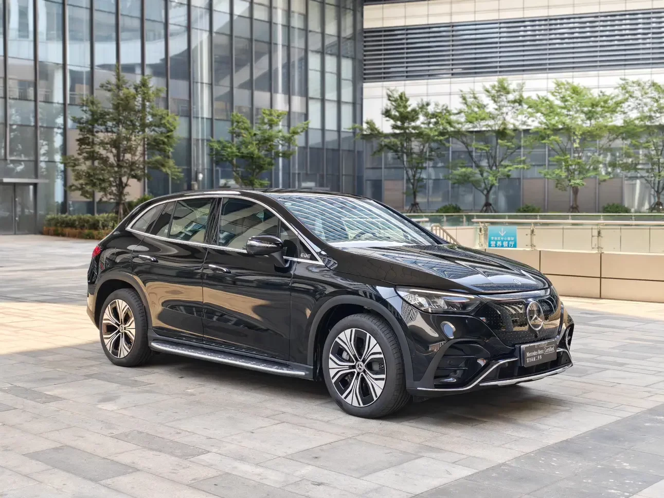 Mercedes-Benz EQE SUV