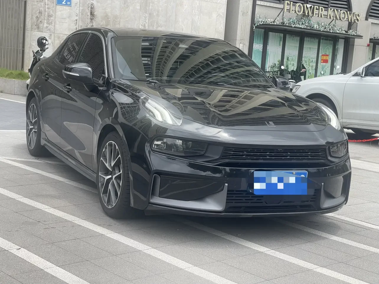 Lynk & Co 03
