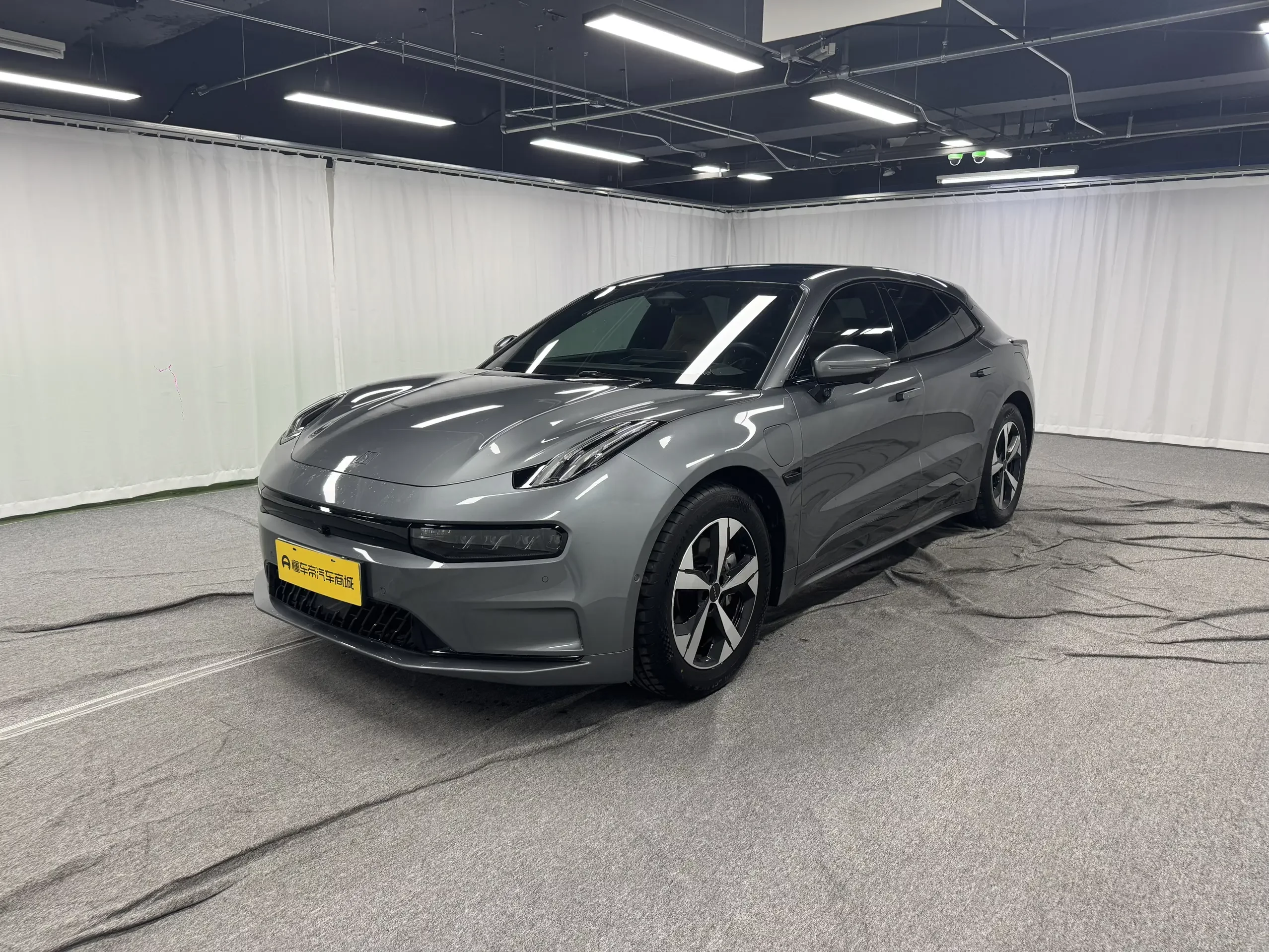 ZEEKR 001